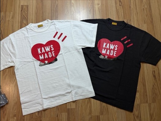 Human made X Kaws 躺著大愛心
