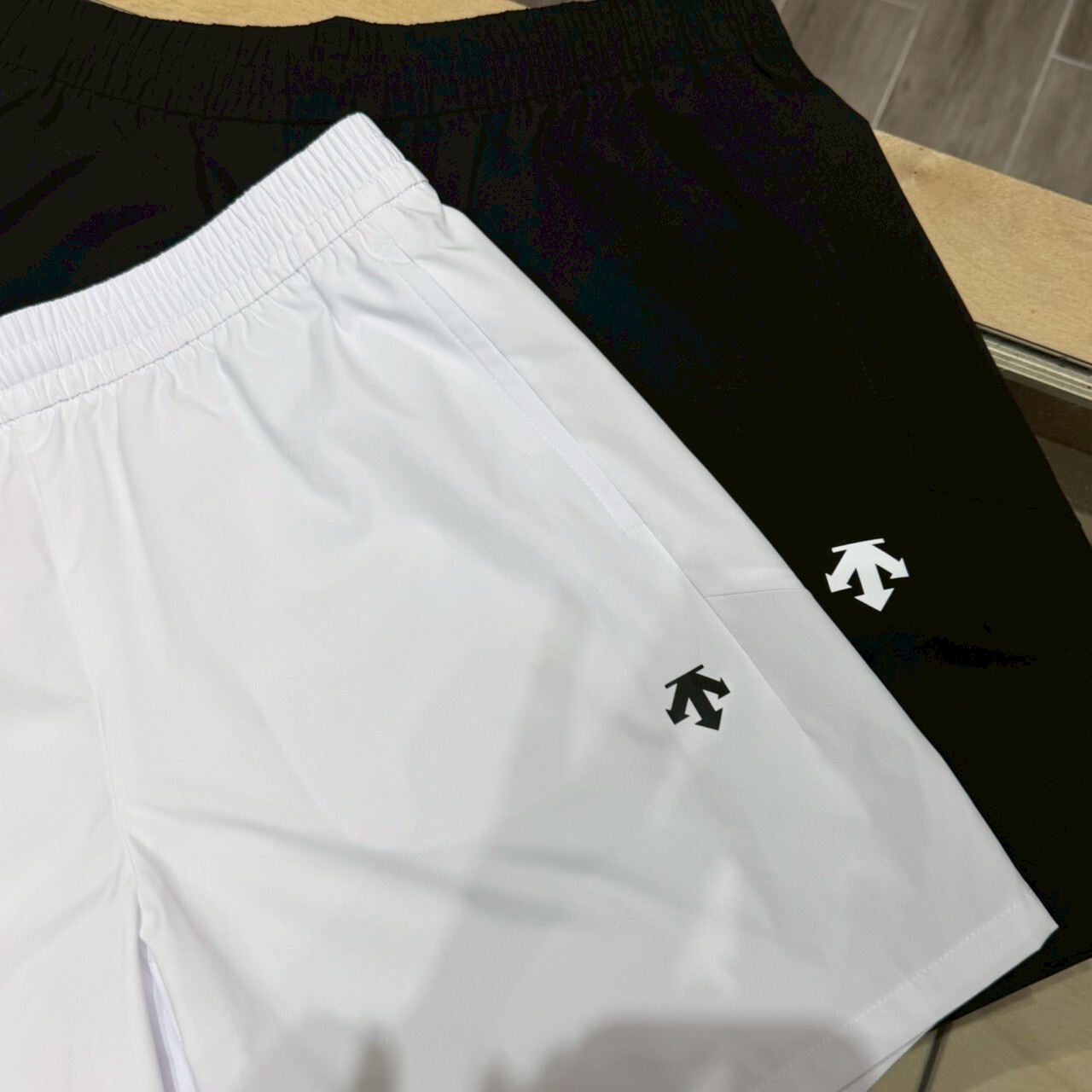 Descente 迪桑特  7 吋運動短褲 SR123UHP11-W