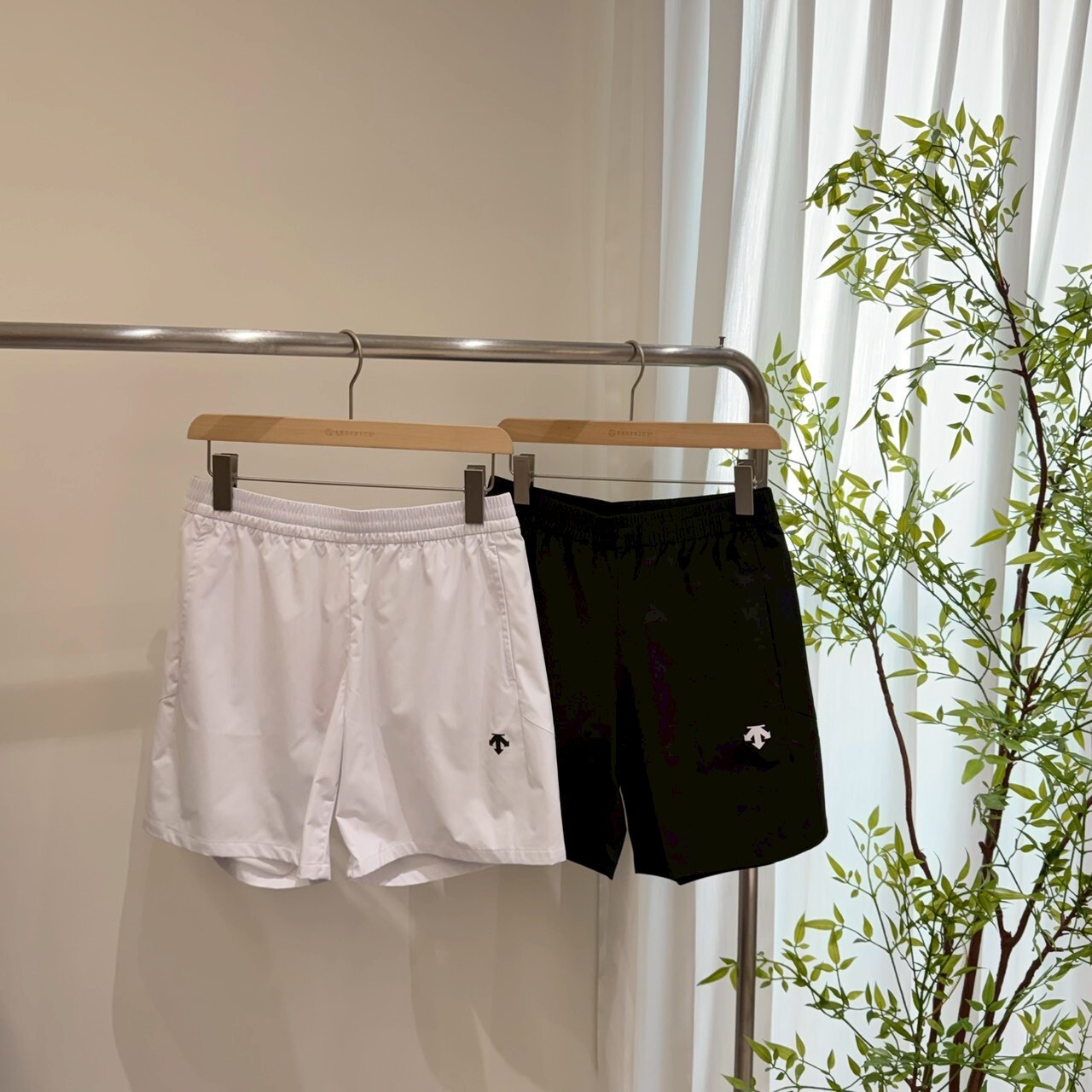 Descente 迪桑特  7 吋運動短褲 SR123UHP11-W