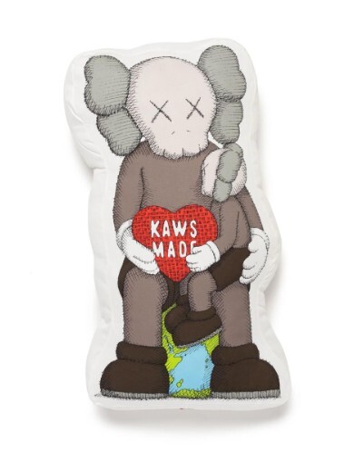 Human made KAWS泰國抱枕