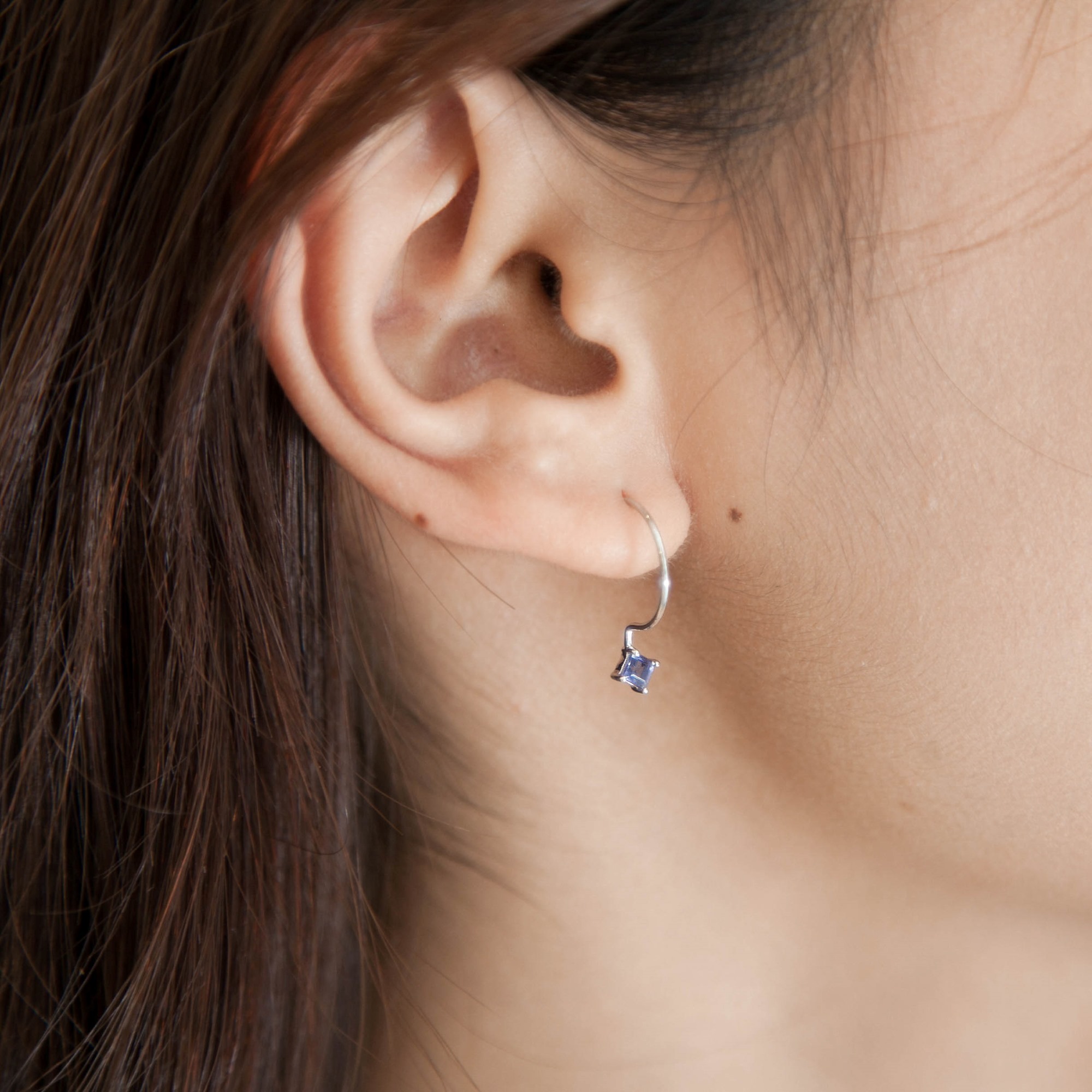 特殊切割的堇青石天然水晶純銀耳環