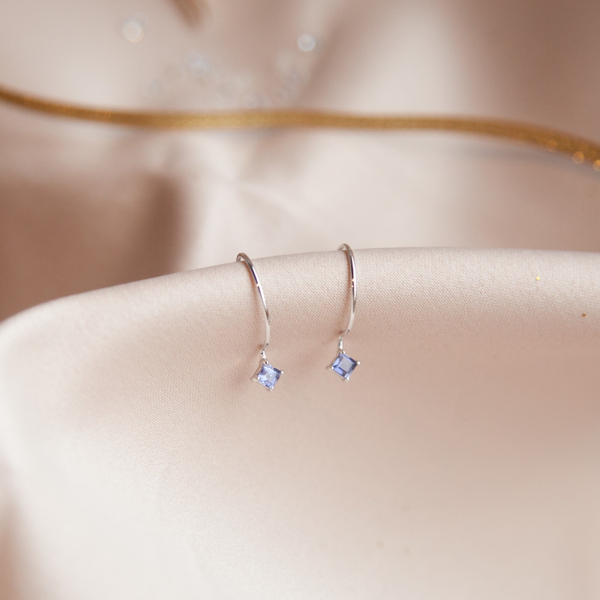 特殊切割的堇青石天然水晶純銀耳環