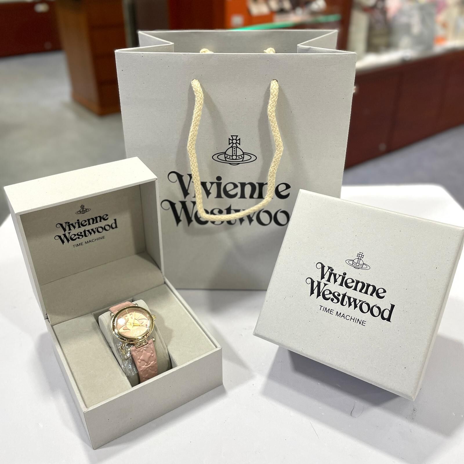 本月出位價!!! 全新VIVIENNE WESTWOOD WATCH VV006PKPK 32mm 粉色星球吊墜金扣/石英機芯 #西太后手錶 #BRAND NEW #香榭站正品