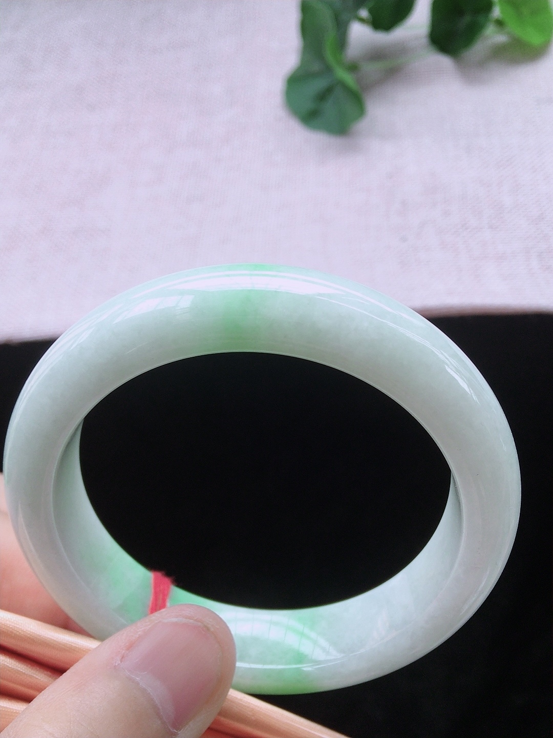 32514 55.9mm飄綠翡翠手鐲 (54-56)