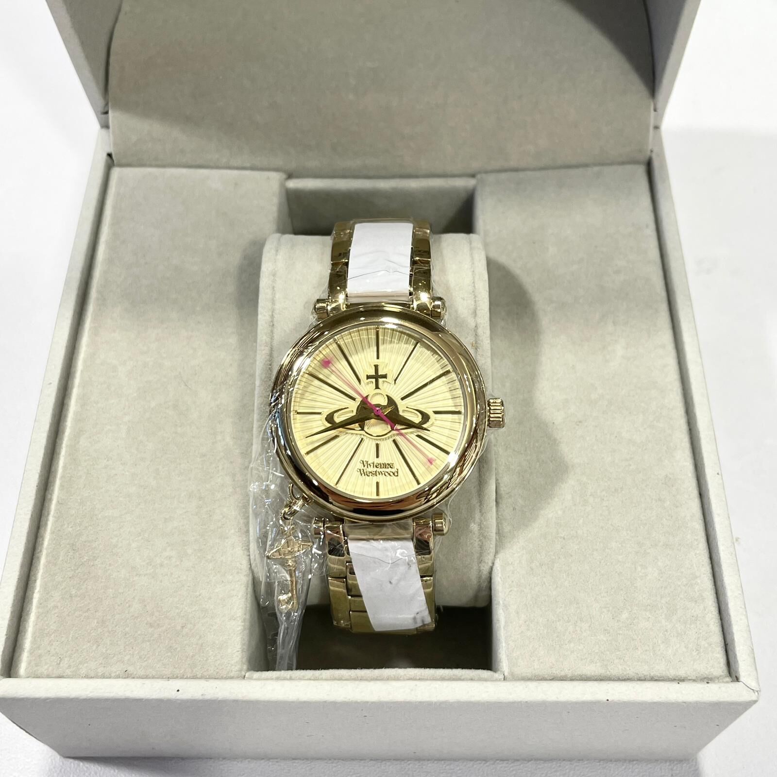本月出位價!!! 全新VIVIENNE WESTWOOD WATCH  32mm , KENSINGTON,  VV006KGD, 淡金色鋼帶/鎖匙吊墜金扣/石英機芯 #西太后手錶 #BRAND NEW #香榭站正品