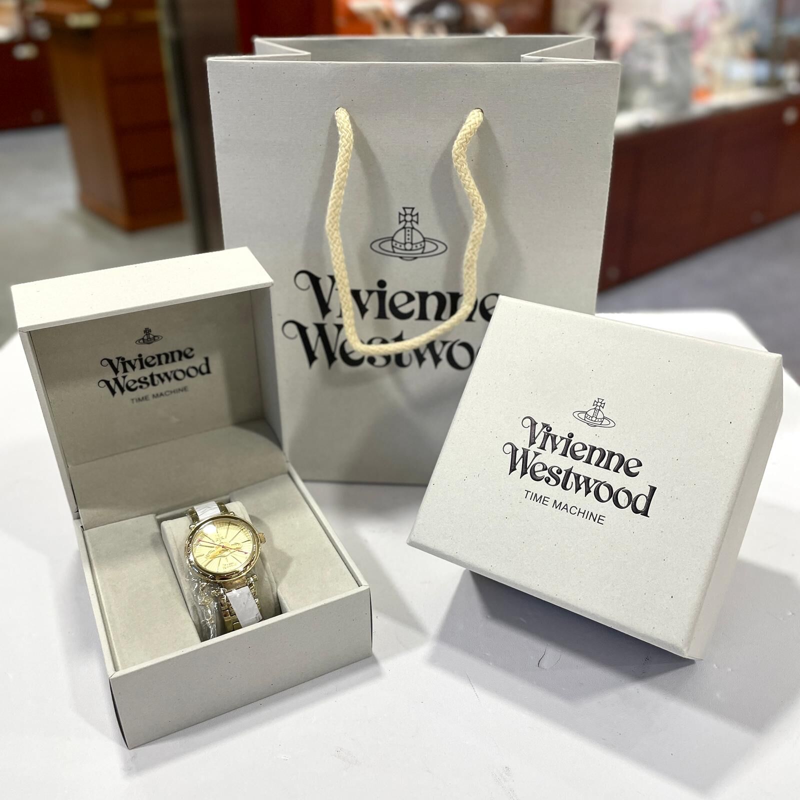 本月出位價!!! 全新VIVIENNE WESTWOOD WATCH  32mm , KENSINGTON,  VV006KGD, 淡金色鋼帶/鎖匙吊墜金扣/石英機芯 #西太后手錶 #BRAND NEW #香榭站正品