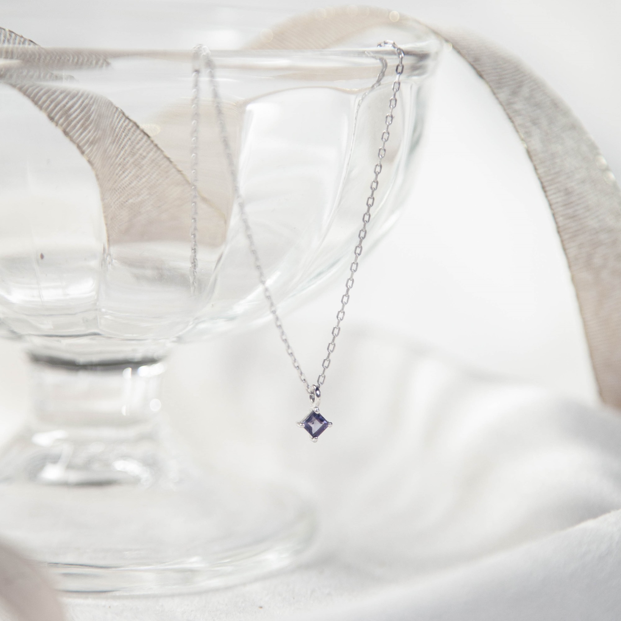 特色切割的堇青石天然水晶純銀項鍊