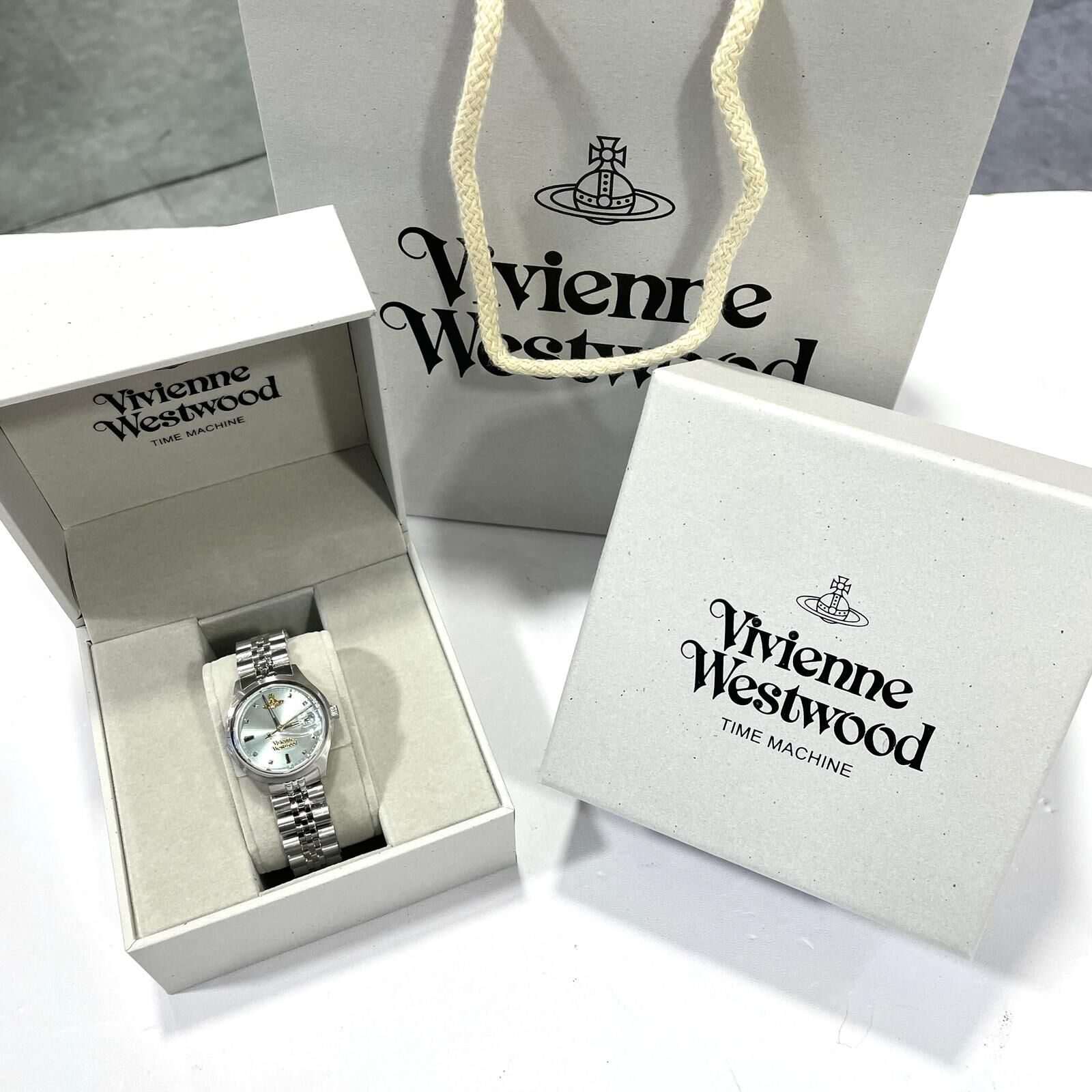 本月出位價!!! 全新VIVIENNE WESTWOOD WATCH 29mm , VV311LBLSL , LITTLE CAMBERWELL ,粉藍面/銀色鋼錶,石英機芯 #西太后手錶 #BRAND NEW #香榭站正品