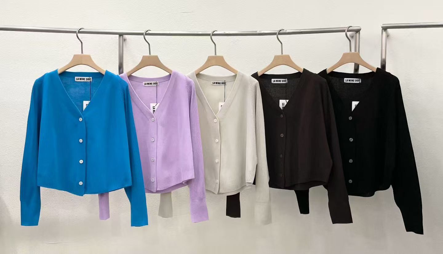 LA6015 織紋V領排扣外套