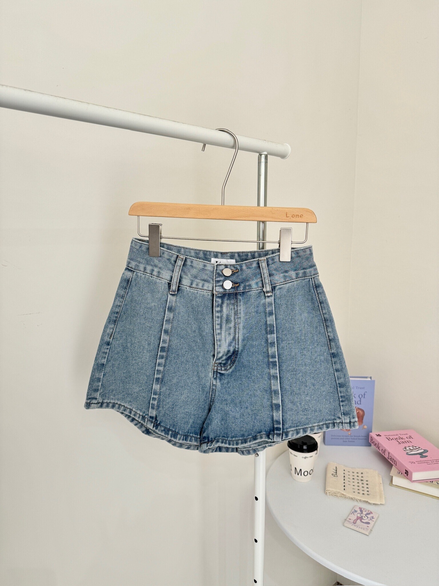 高腰雙釦牛仔短褲