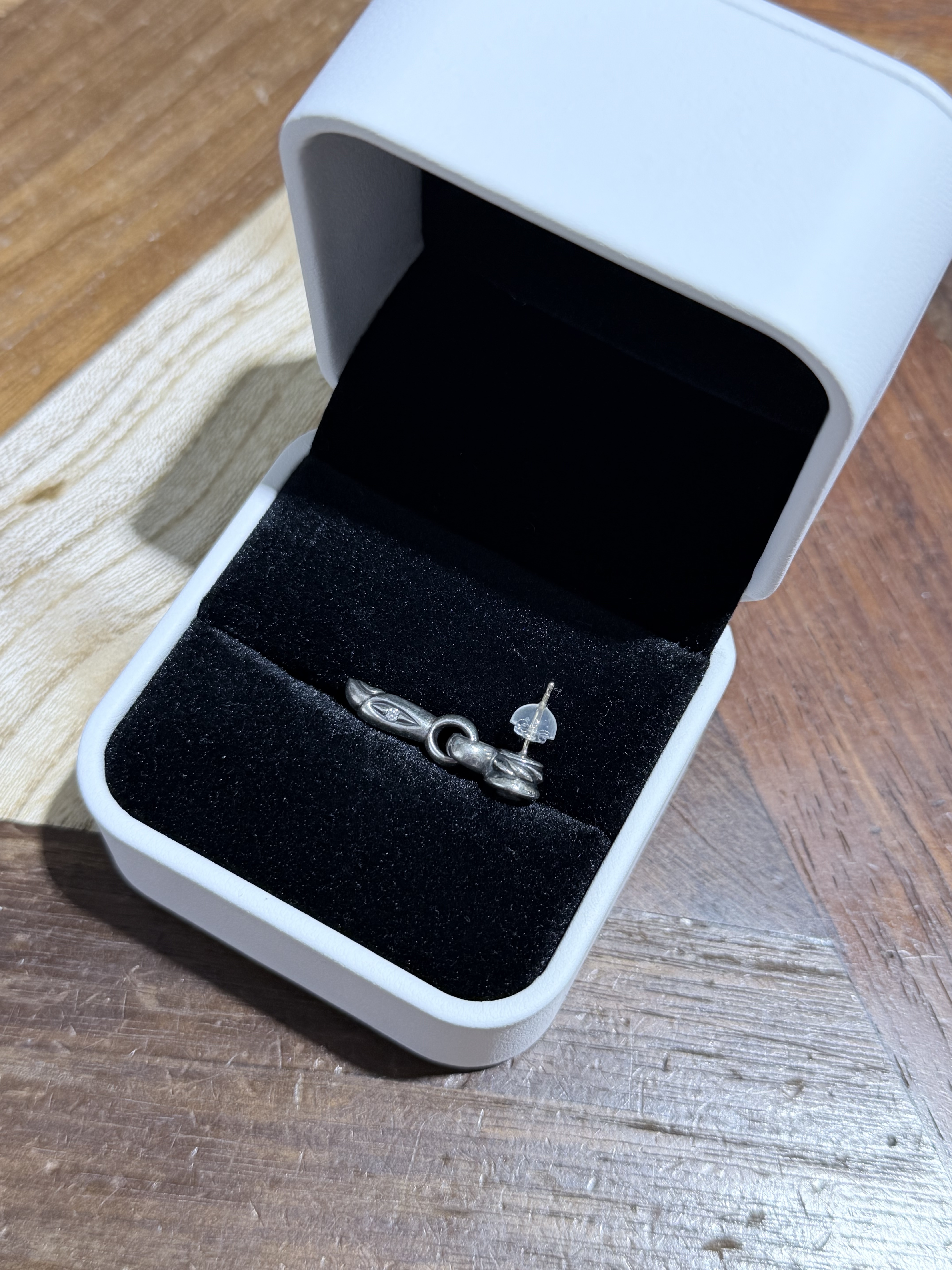 Mating Flight Earrings: Crane Head with 3 Diamonds