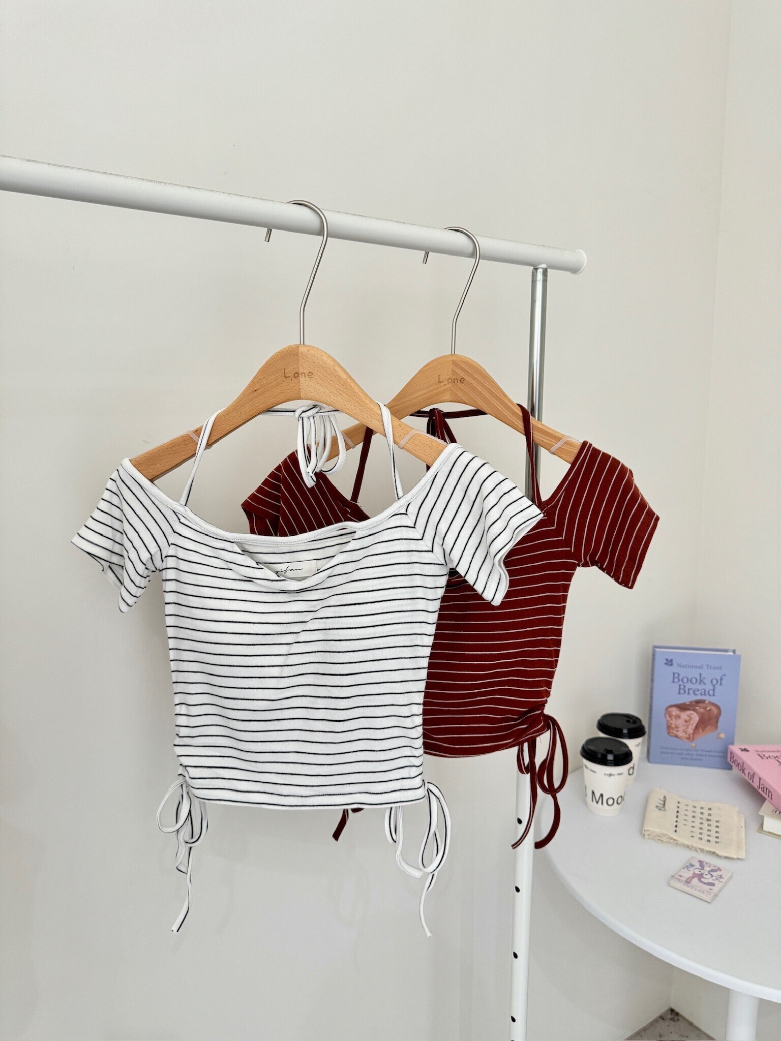 掛脖綁帶條紋上衣