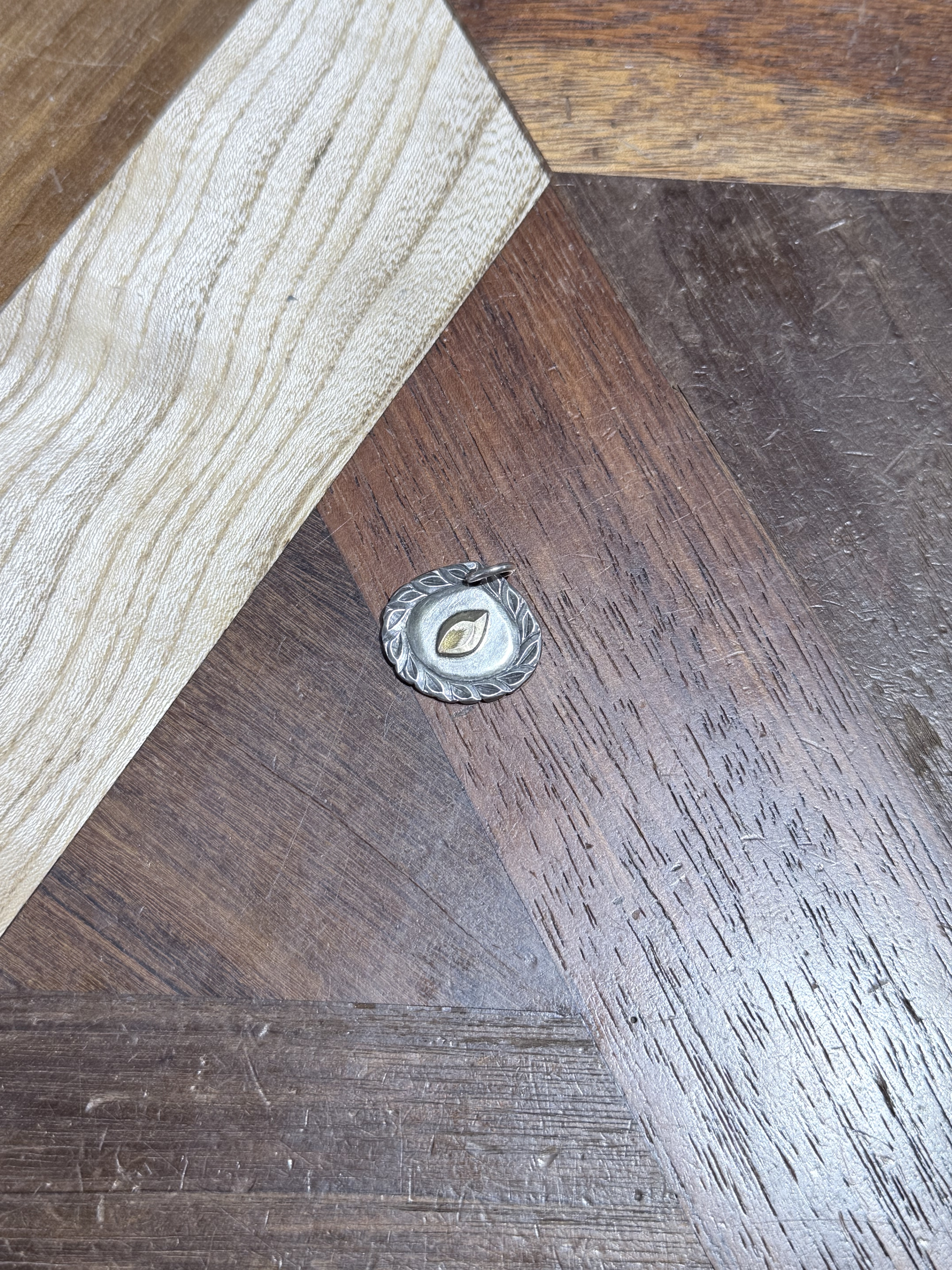 Gold Motif Hammered Concha Pendant ( Maile )