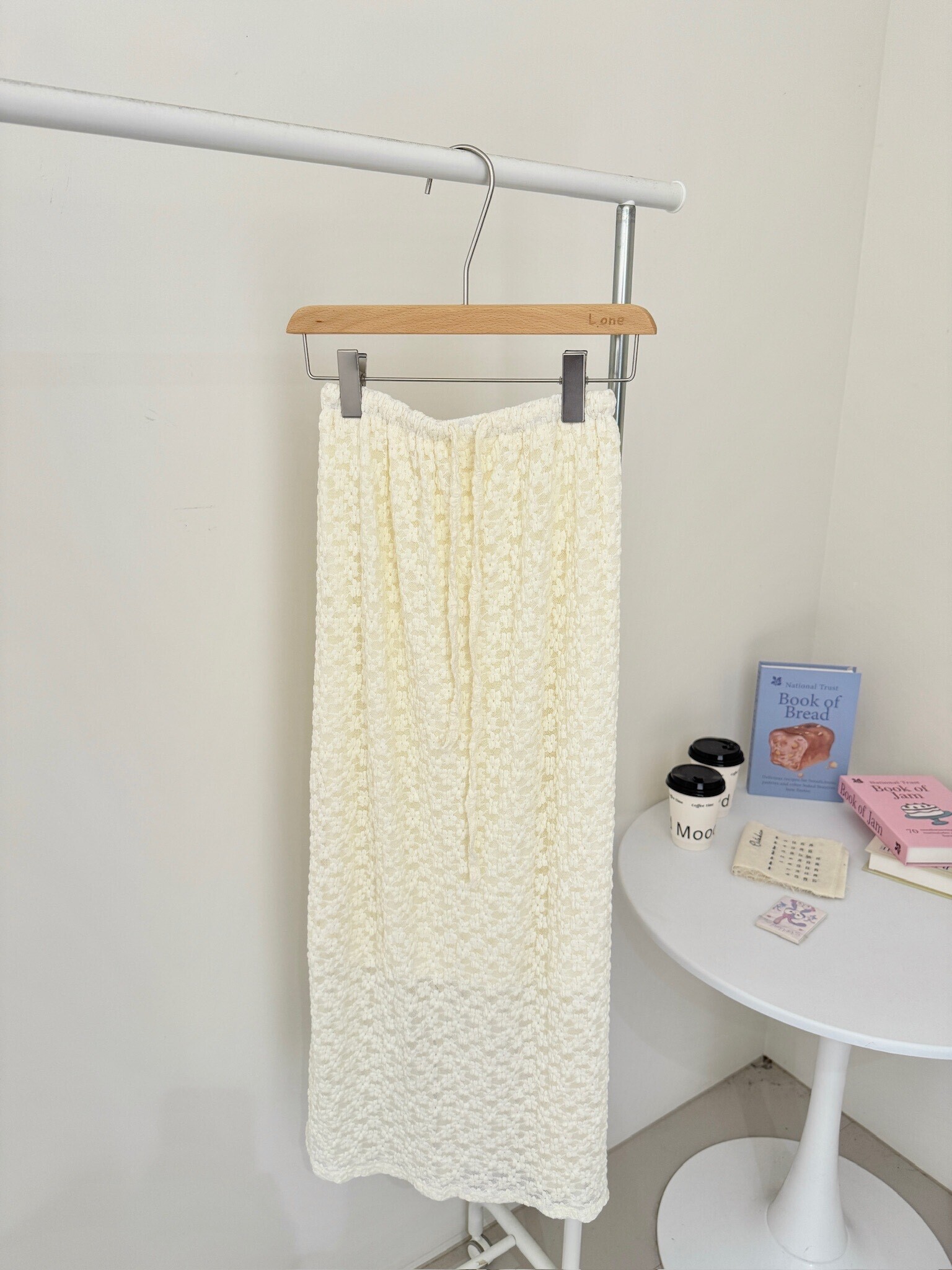 蕾絲抽繩雕花長裙