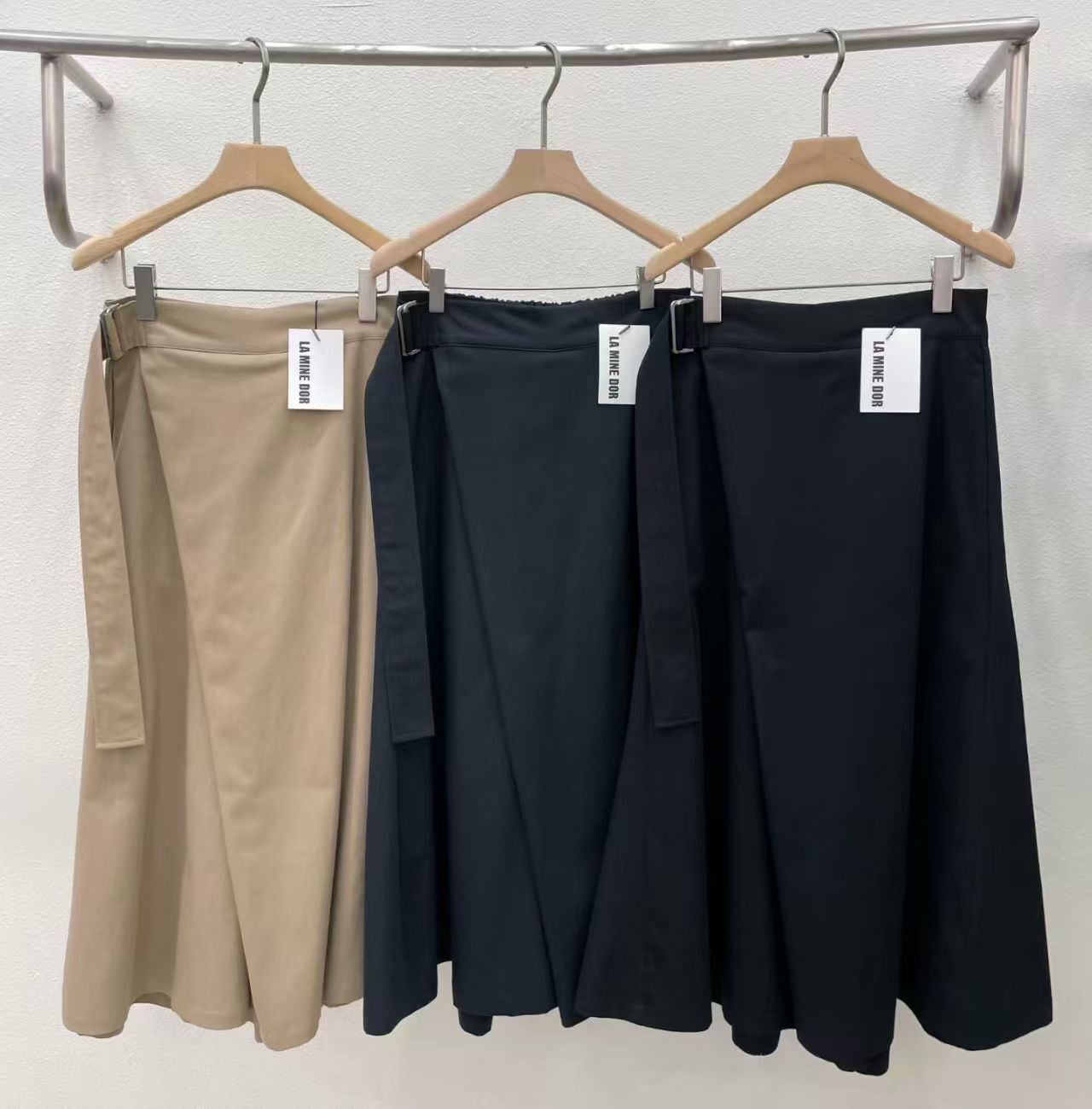 LA6027 後橡筋方扣開頁半身裙