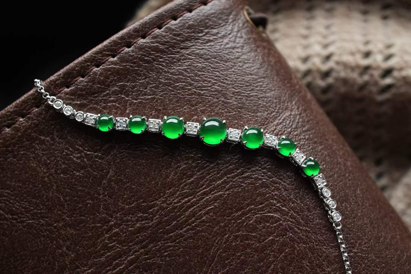 325810 翡翠高冰濃陽綠蛋面手鏈