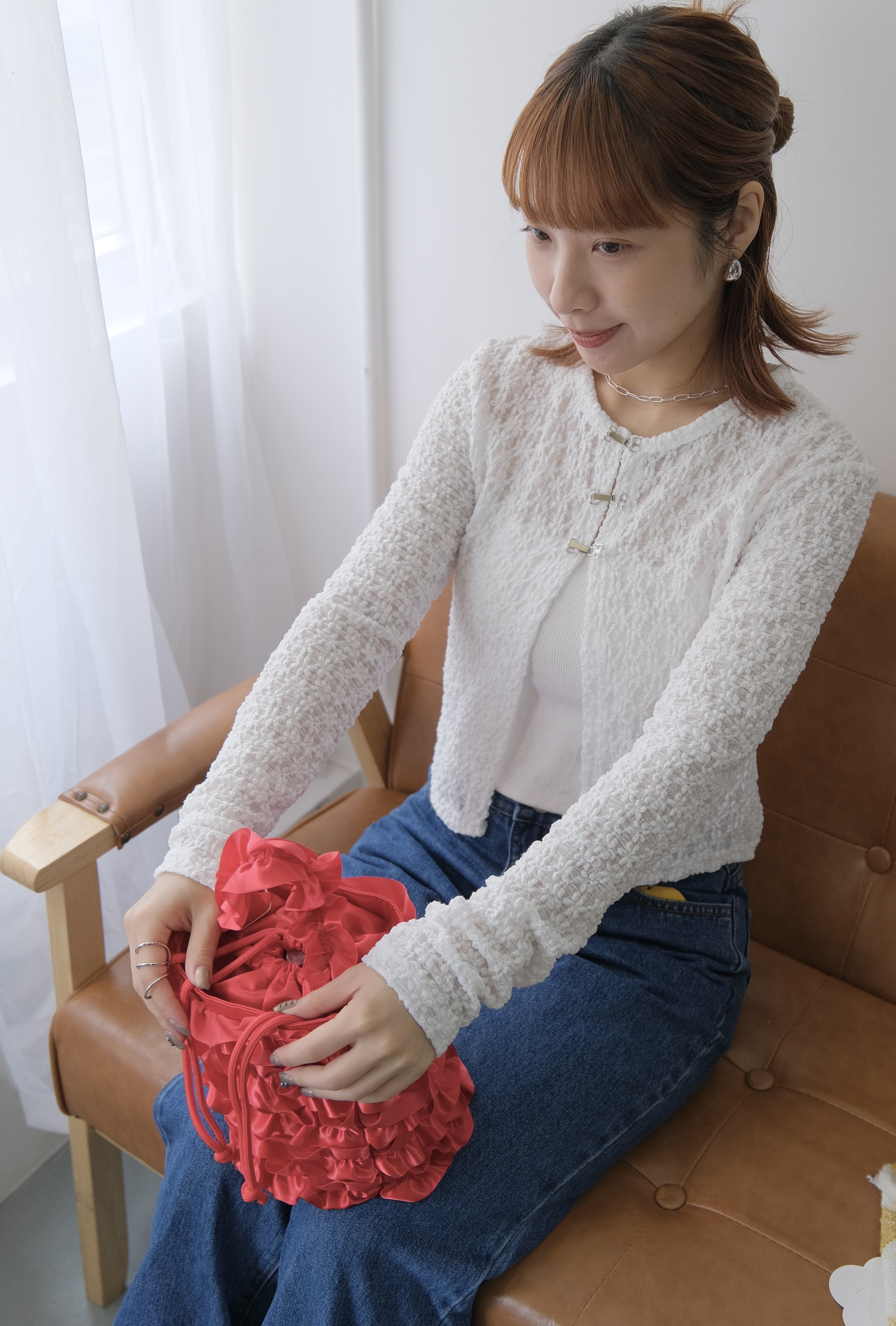 高質扣子小開叉lace top