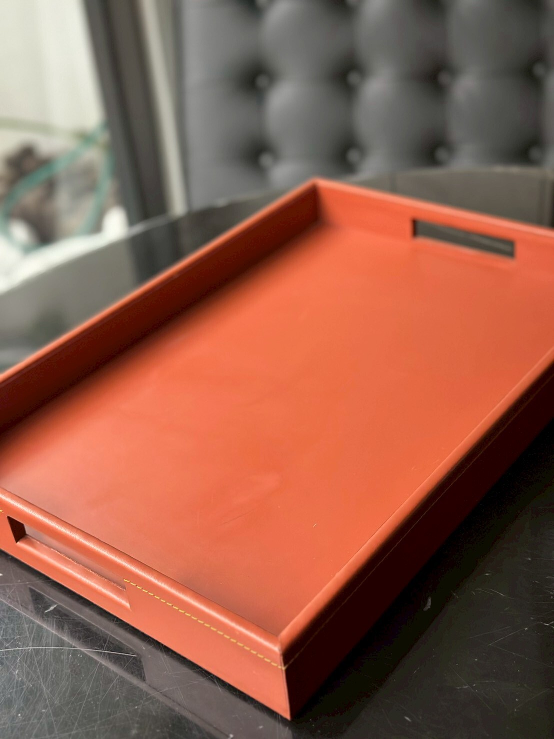 橘色皮革把手托盤
