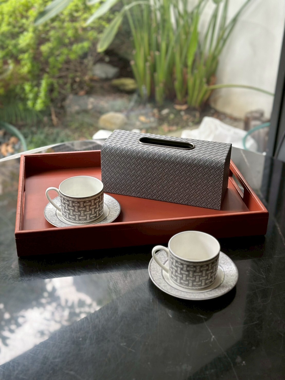 橘色皮革把手托盤