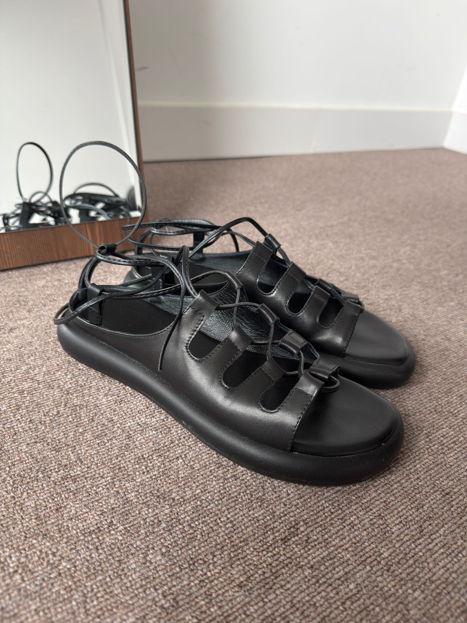 鏤空綁帶闊底涼鞋（預購產品）