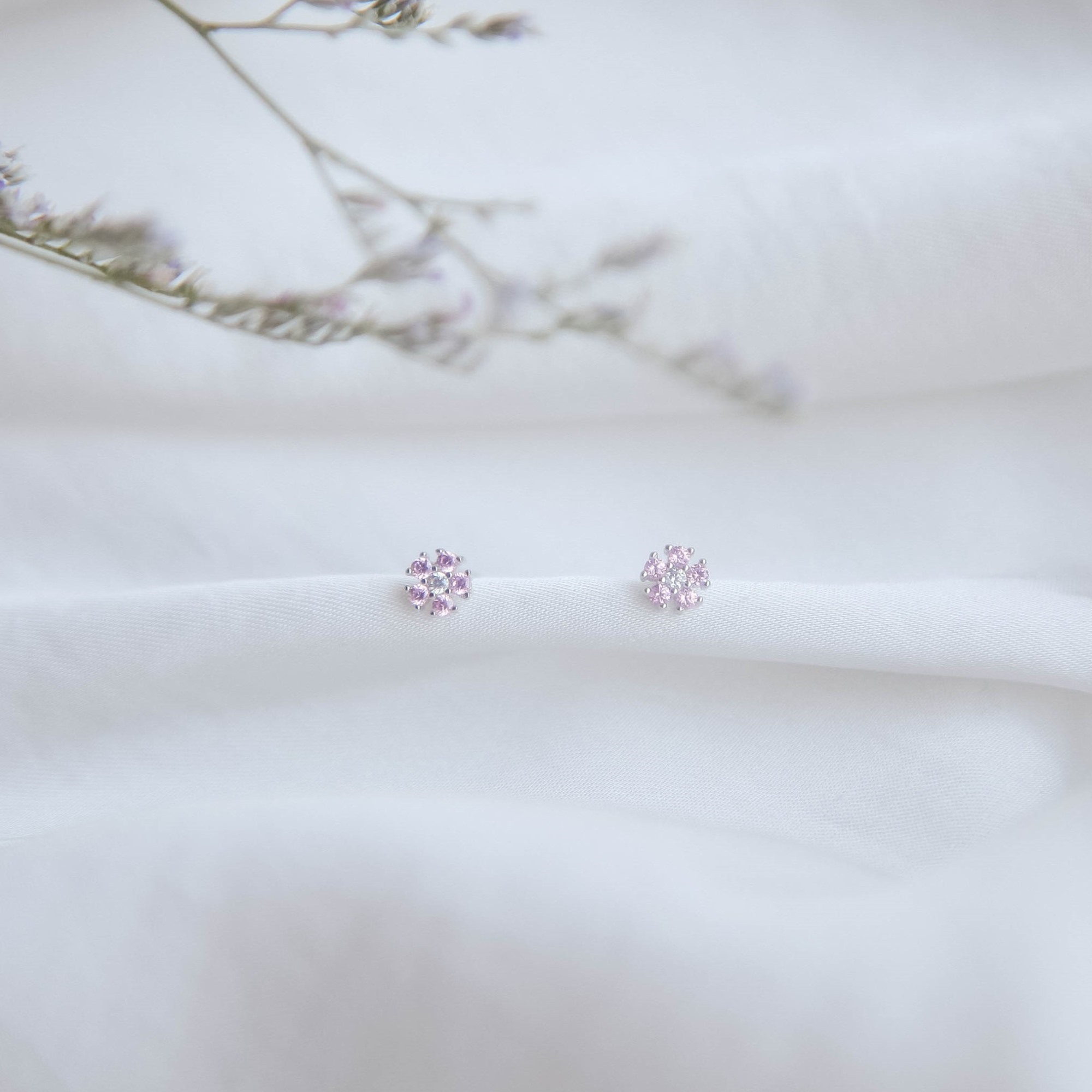 花朵造型純銀耳環，可以改耳夾，無耳洞女孩可以配戴