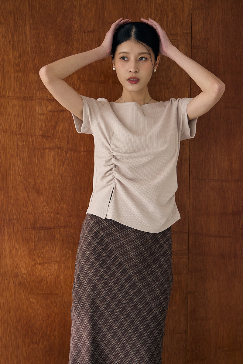 下擺開衩抓褶坑條上衣