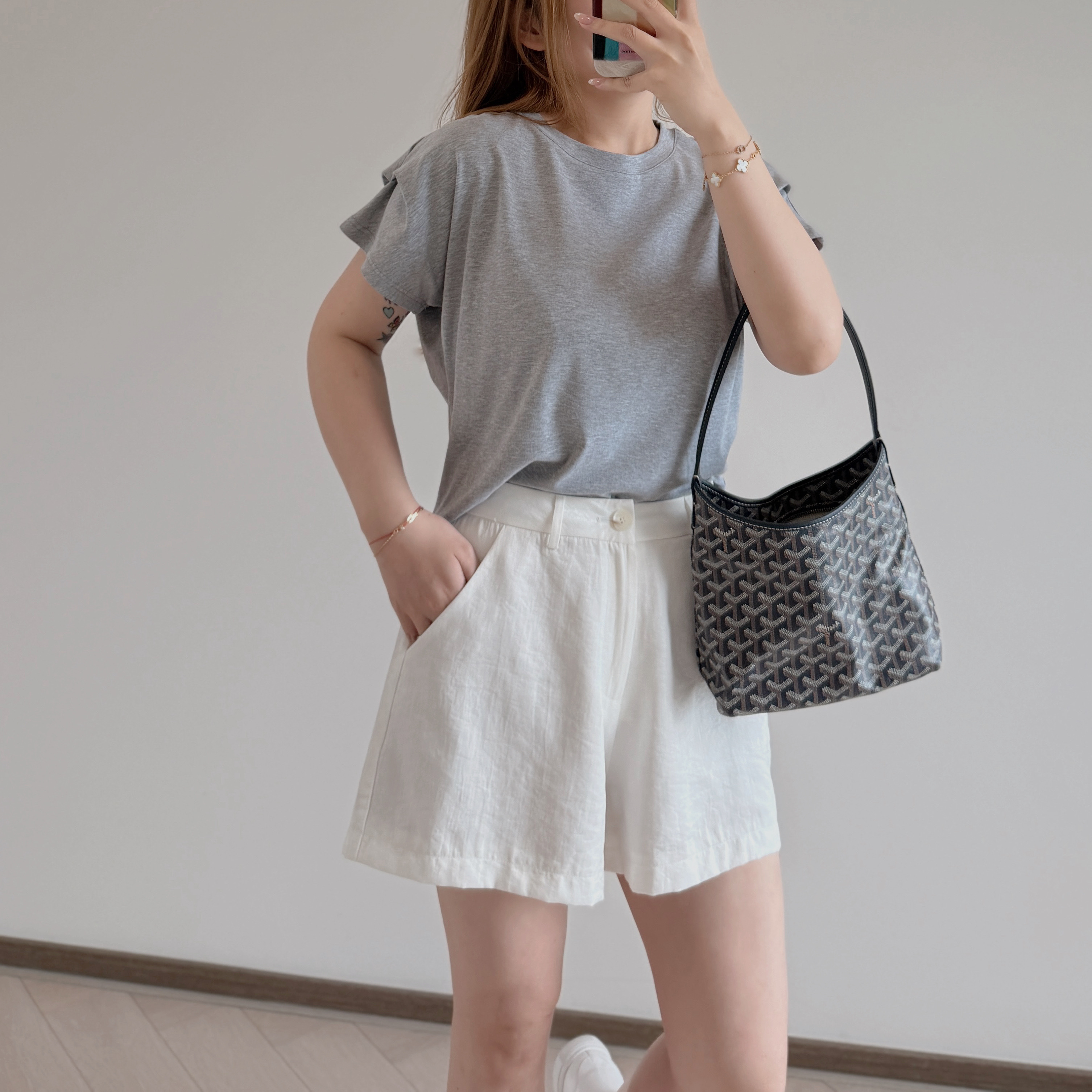 預售 7401 靚cut白色細閃短褲