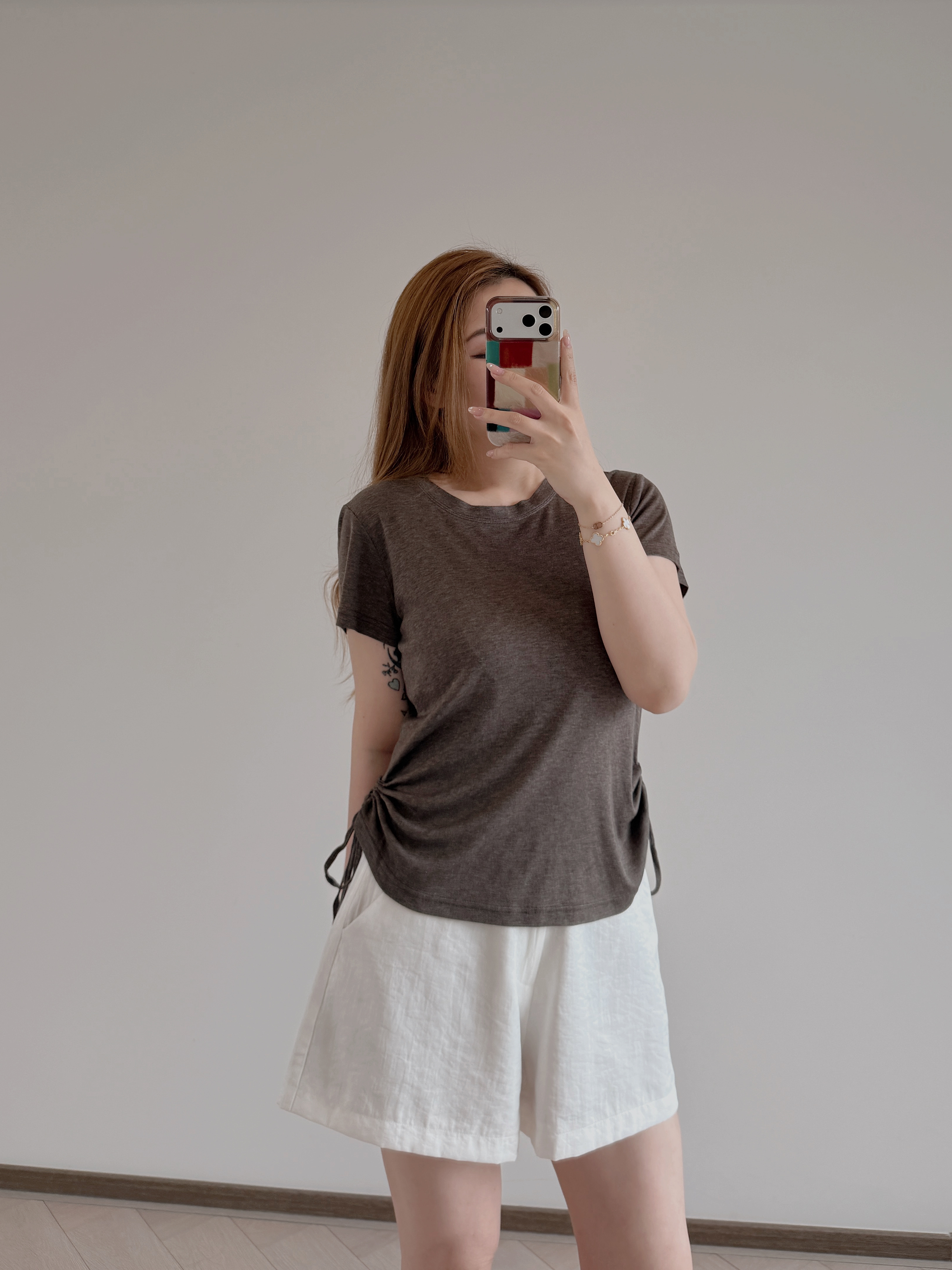 預售 7401 靚cut白色細閃短褲