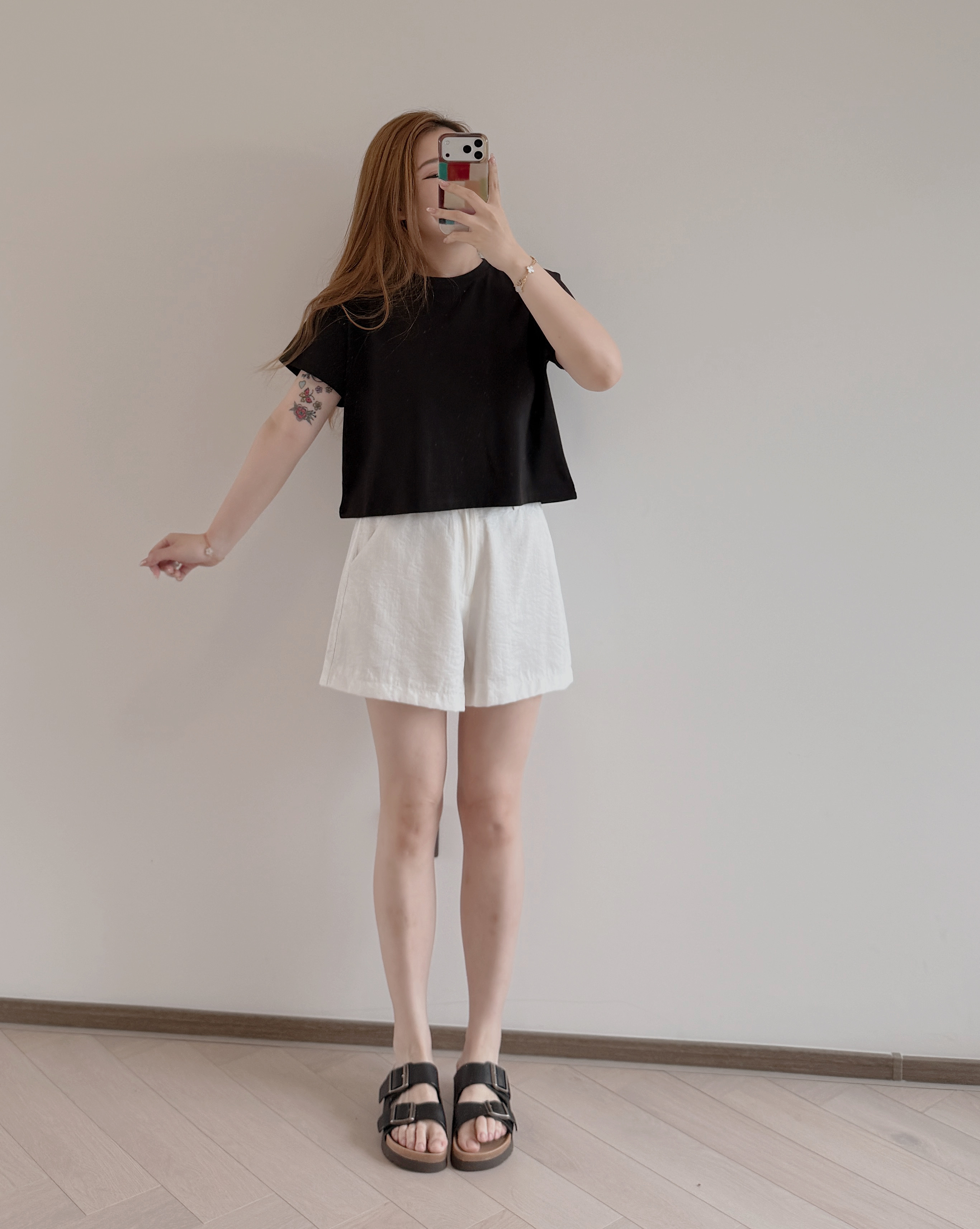 現貨 7404 黑色微寬鬆圓領Crop Tee