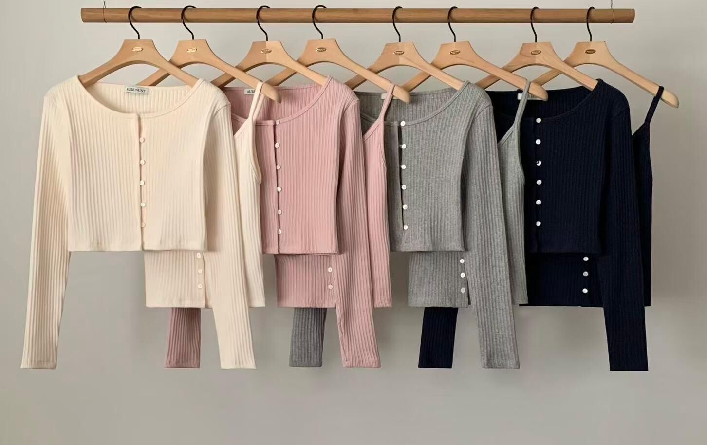 AU6044 坑紋鈕扣短外套