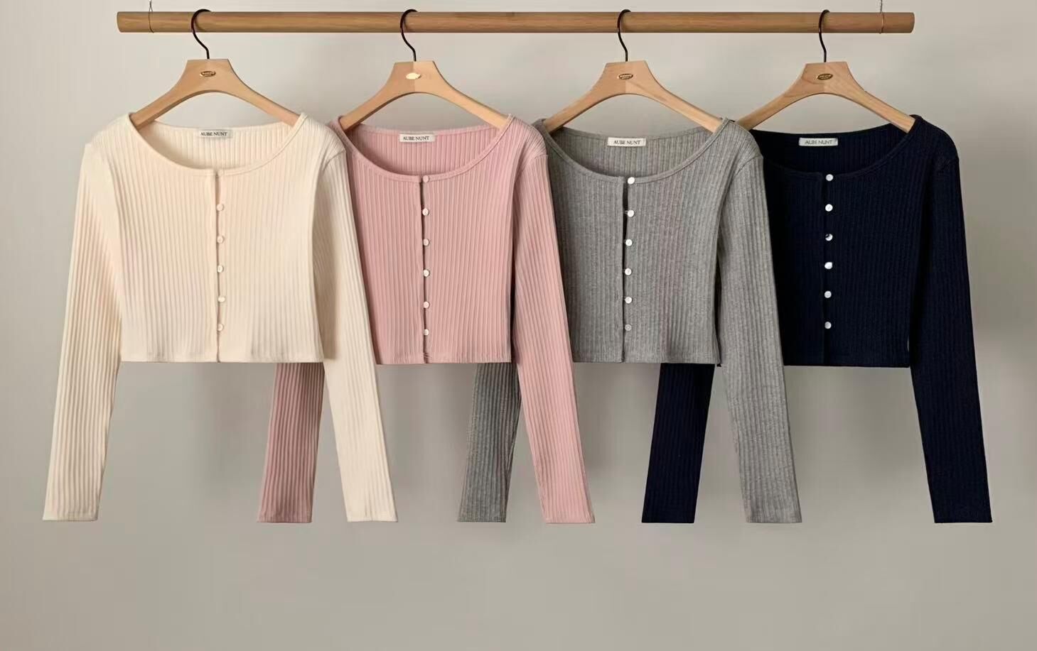 AU6044 坑紋鈕扣短外套