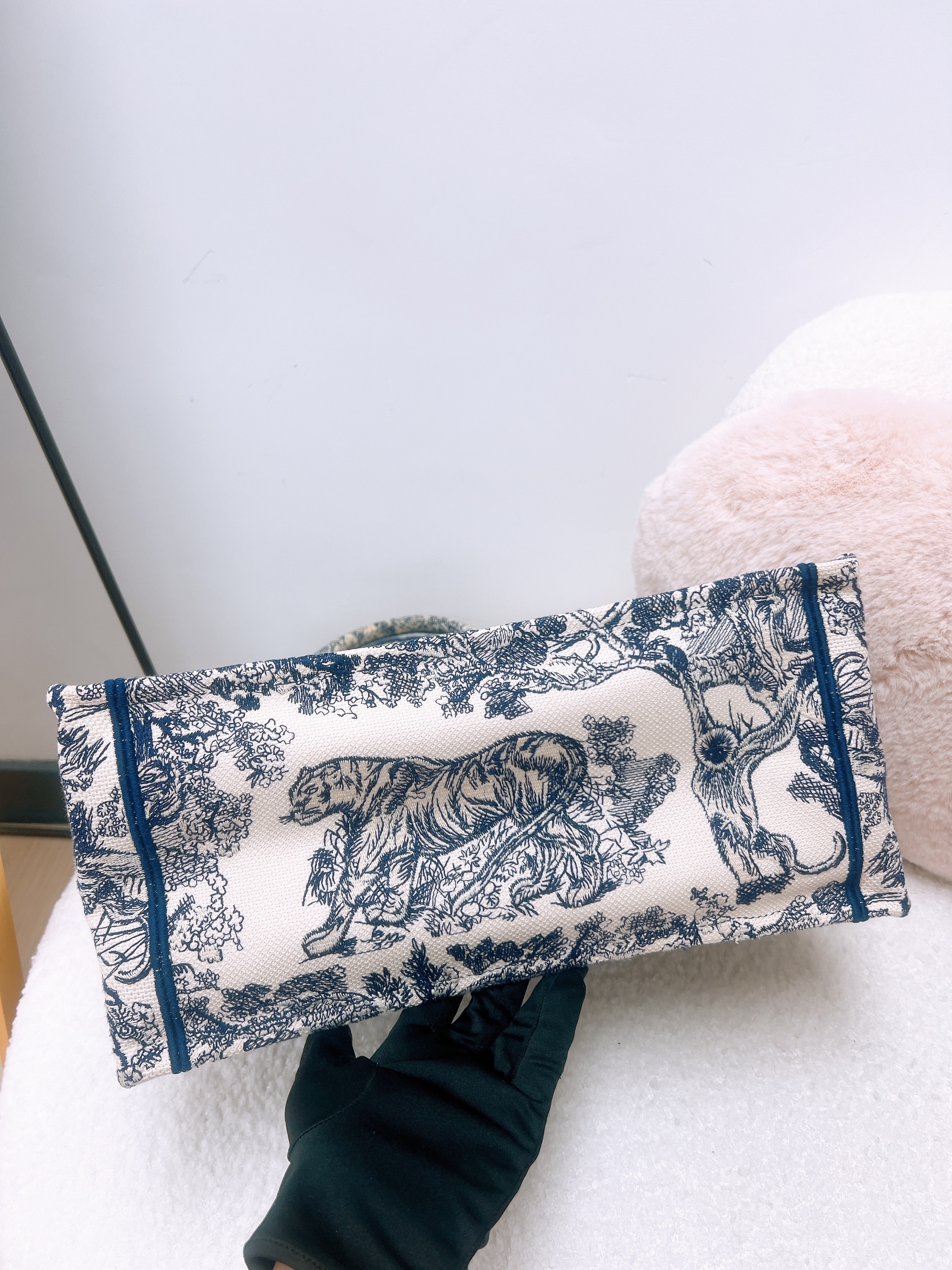 Dior book tote medium (toile de jouy navy)