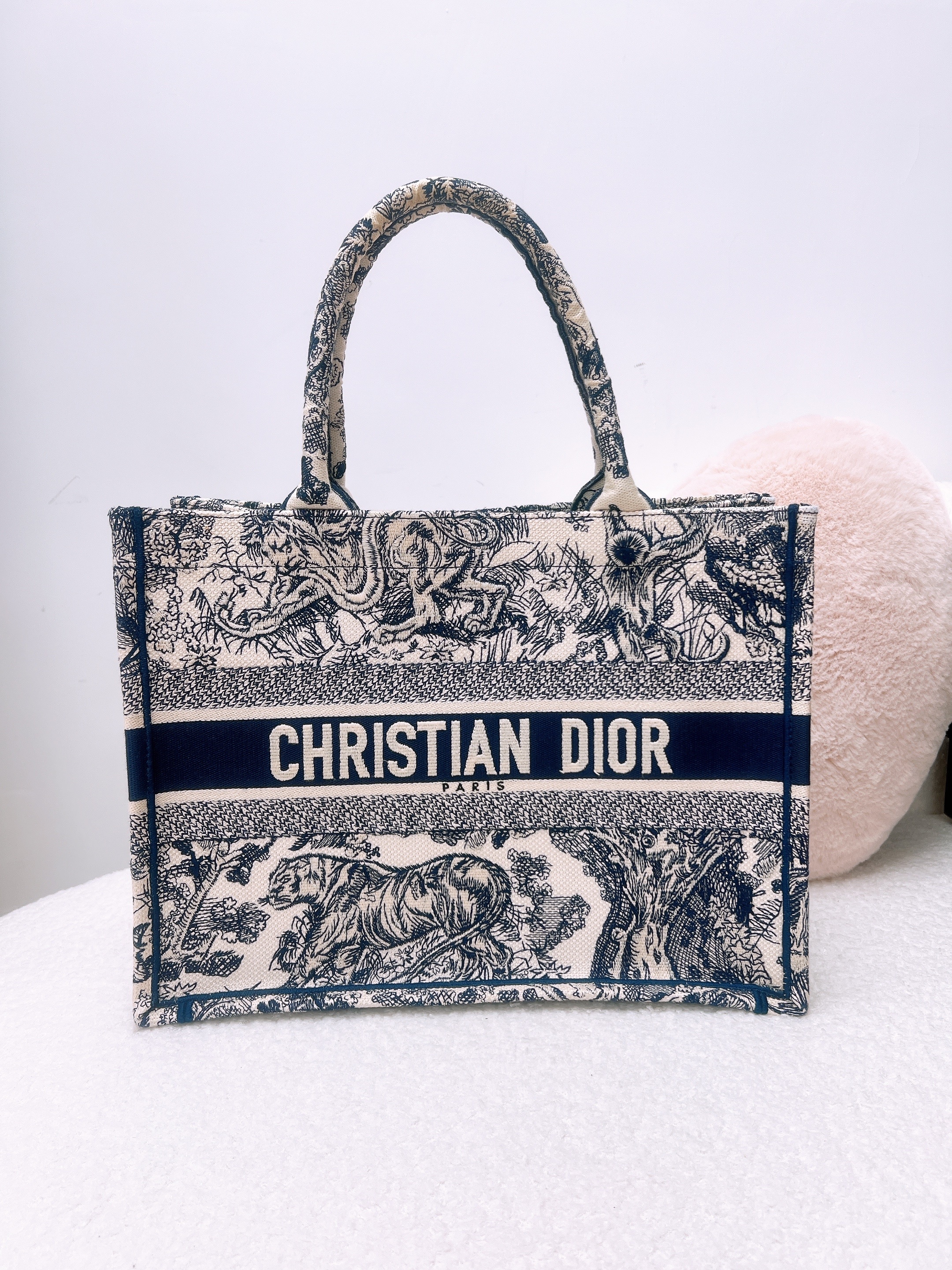 Dior book tote medium (toile de jouy navy)
