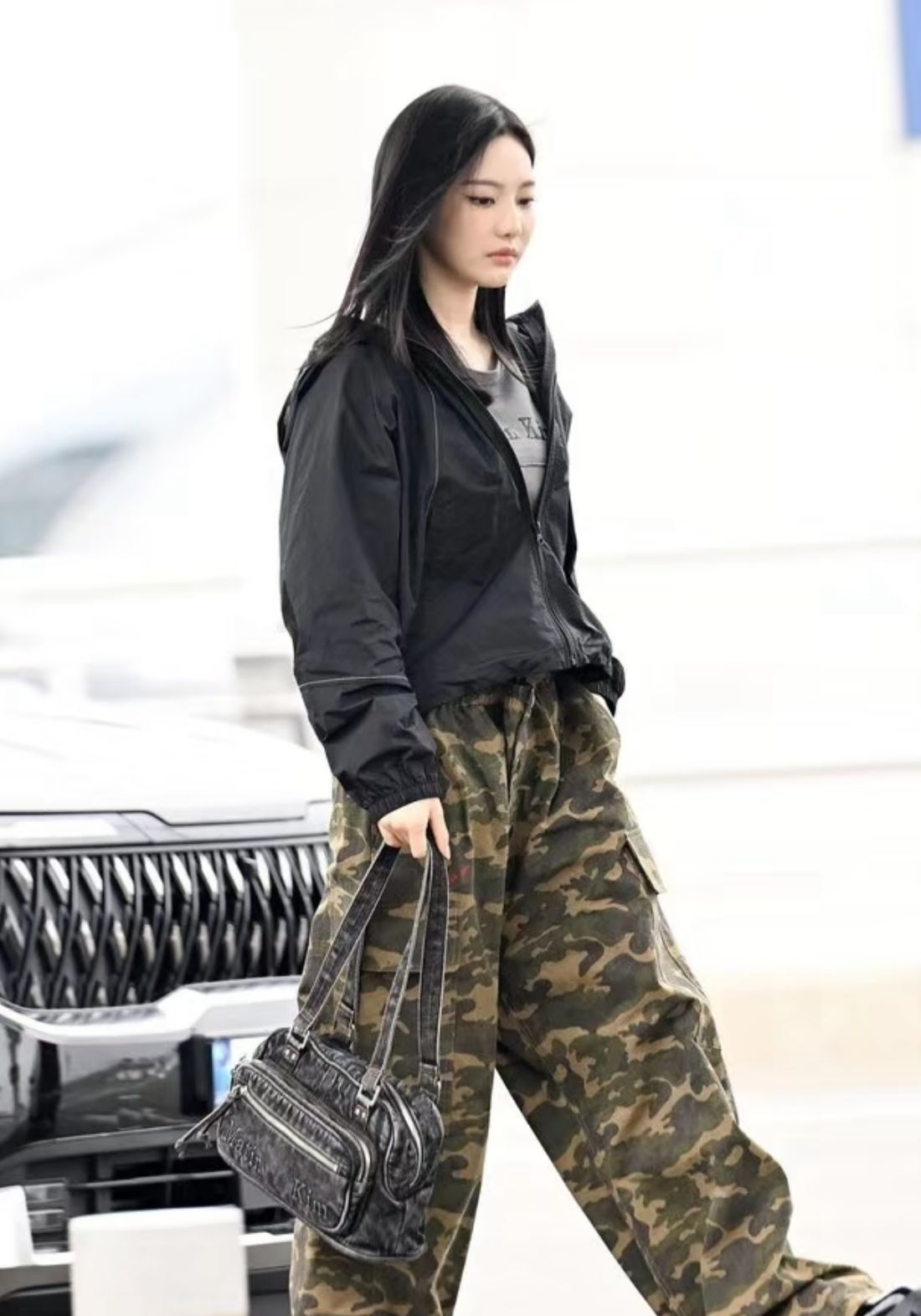 Matin Kim Dust Denim One Pocket Shoulder Bag(Black)