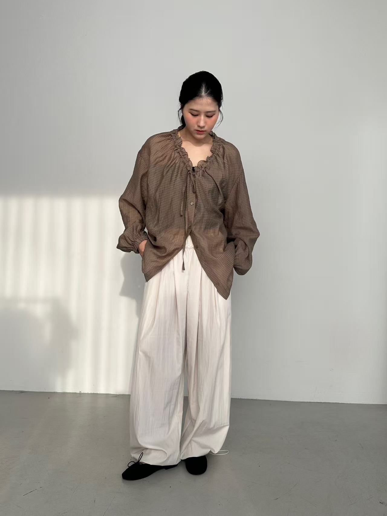 XQ007 韓系透膚荷葉領綁帶抽褶襯衫