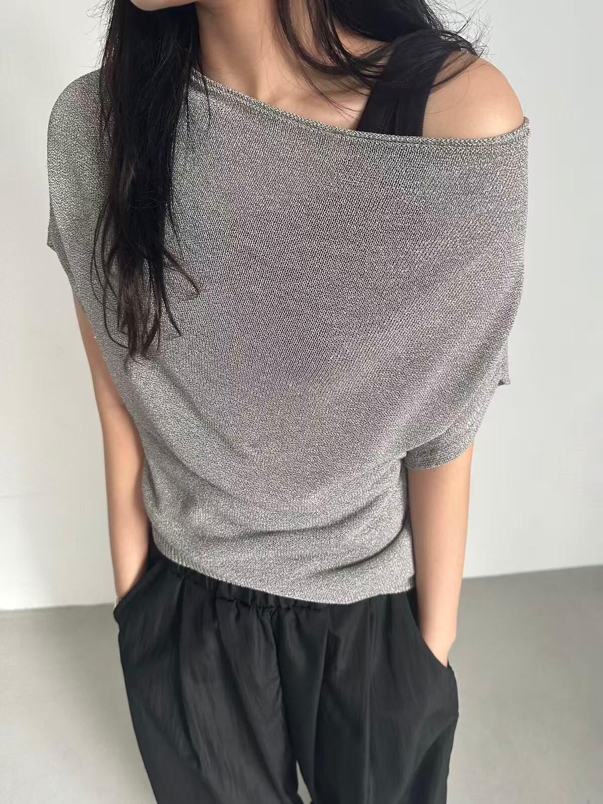 XQ009 斜肩設計上衣