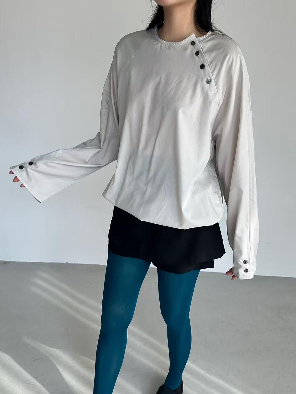 XQ012 斜向排扣設計長袖上衣