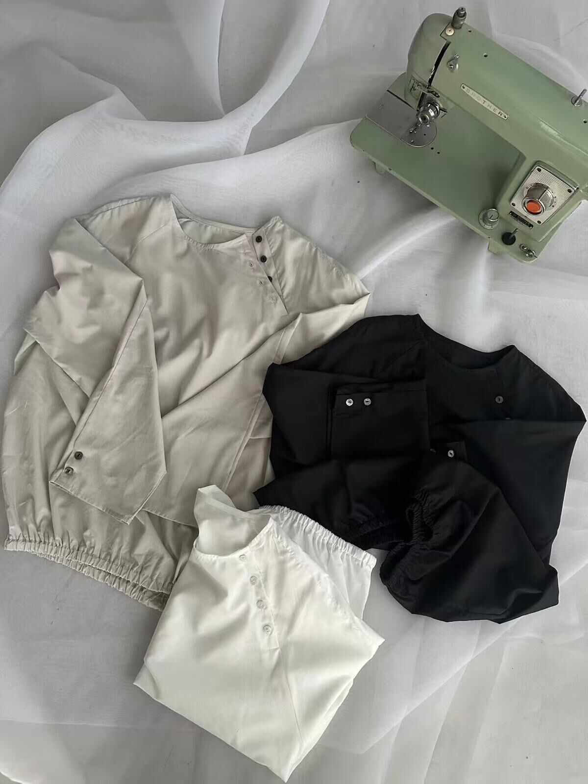 XQ012 斜向排扣設計長袖上衣