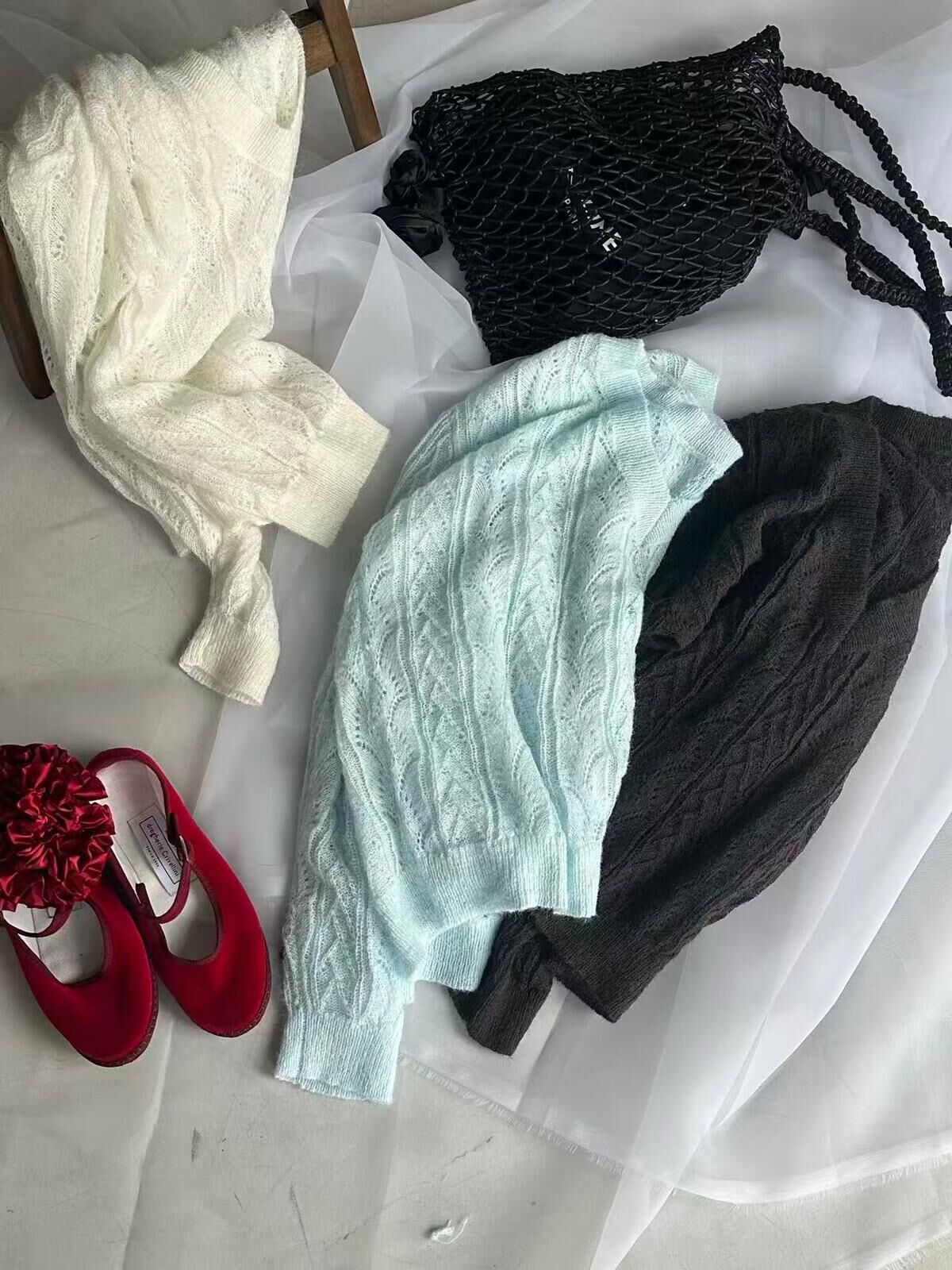 XQ013 鏤空麻花 V 領針織上衣