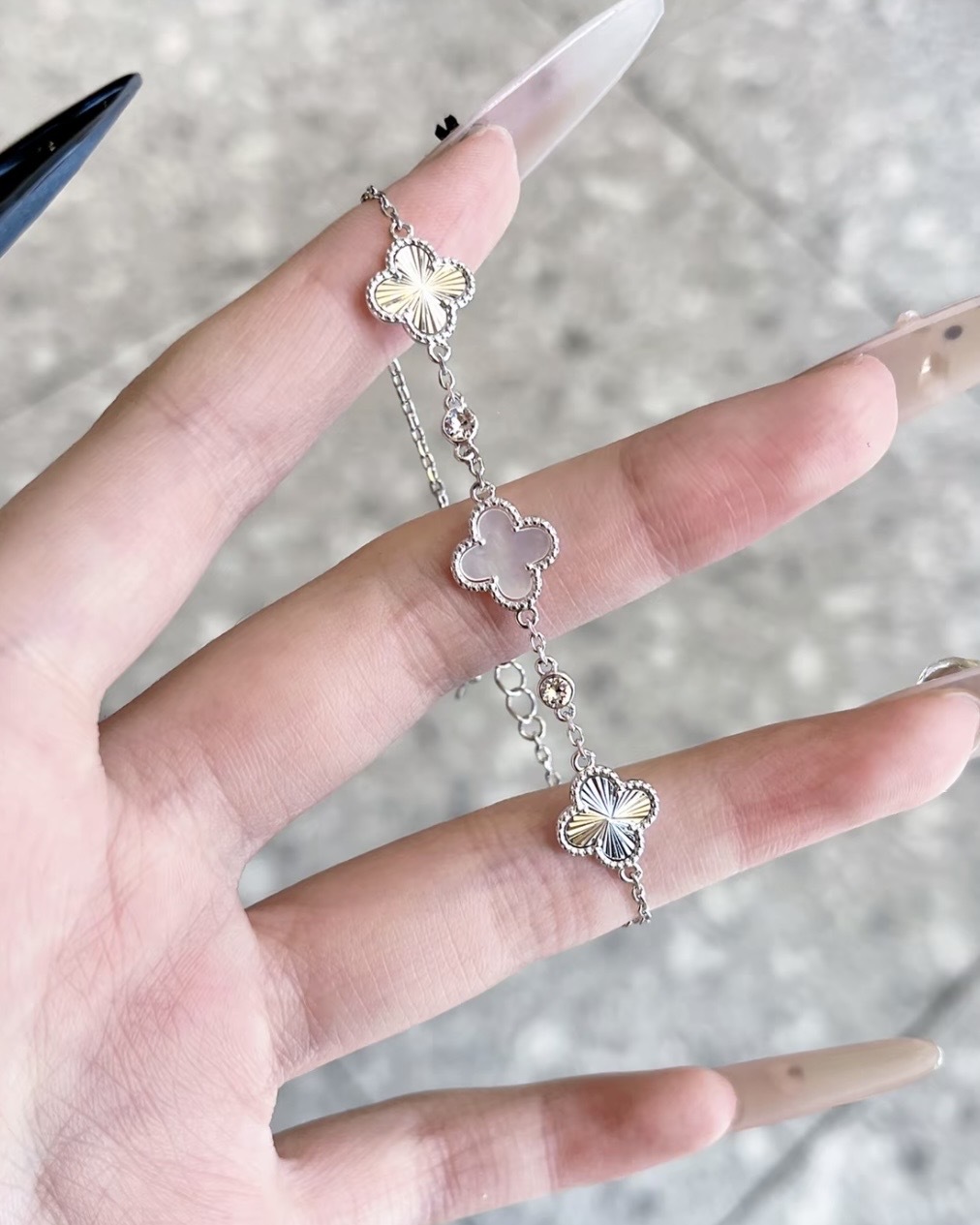 『代購商品』LIYI x Swarovski 施華洛世奇 爆閃 輕奢飾品 四葉草手鍊 BLFP3V112