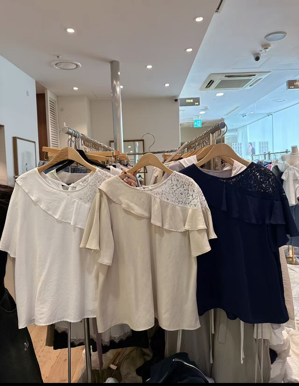 F67 胸41 長21 $399 (一口價)