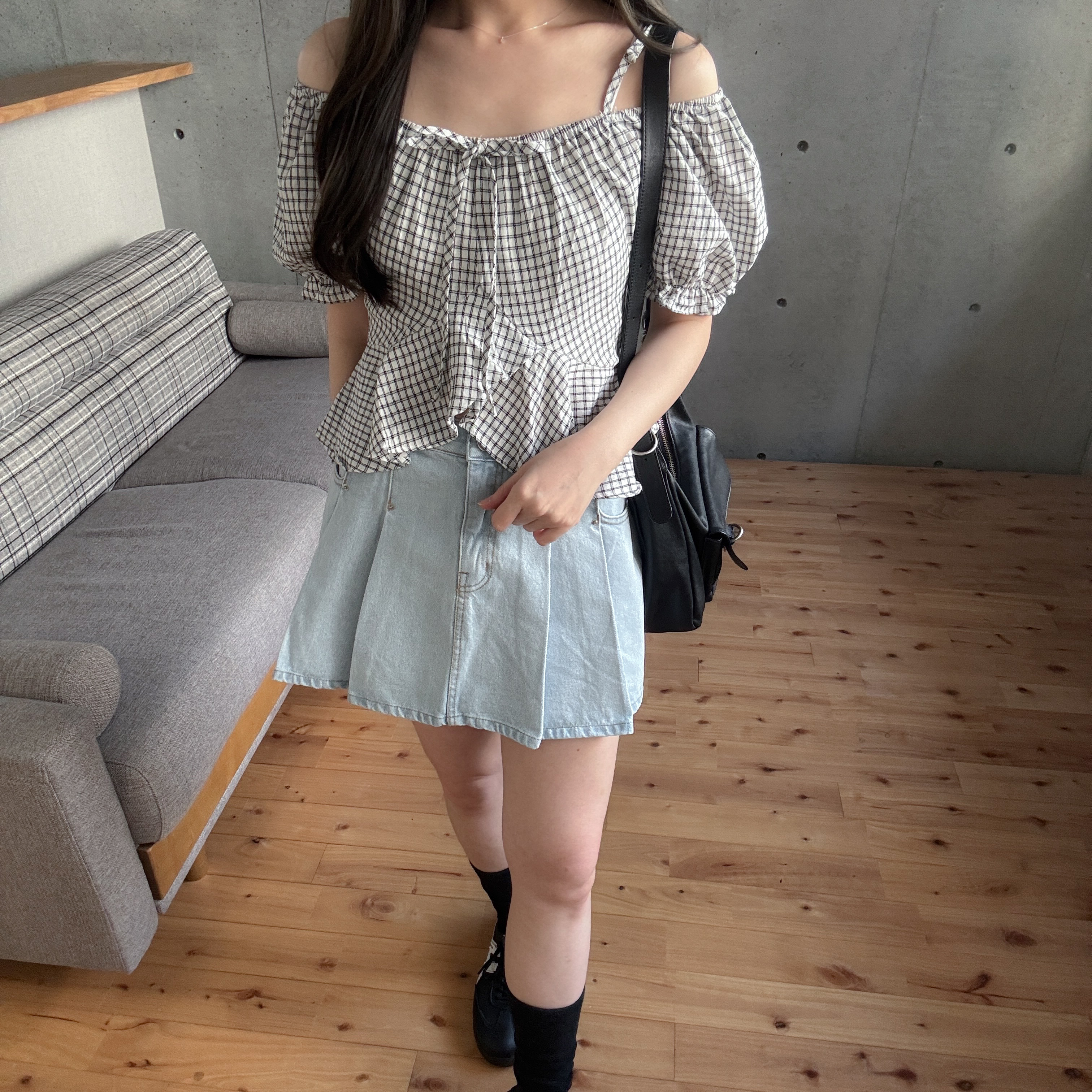 格仔露肩吊帶top