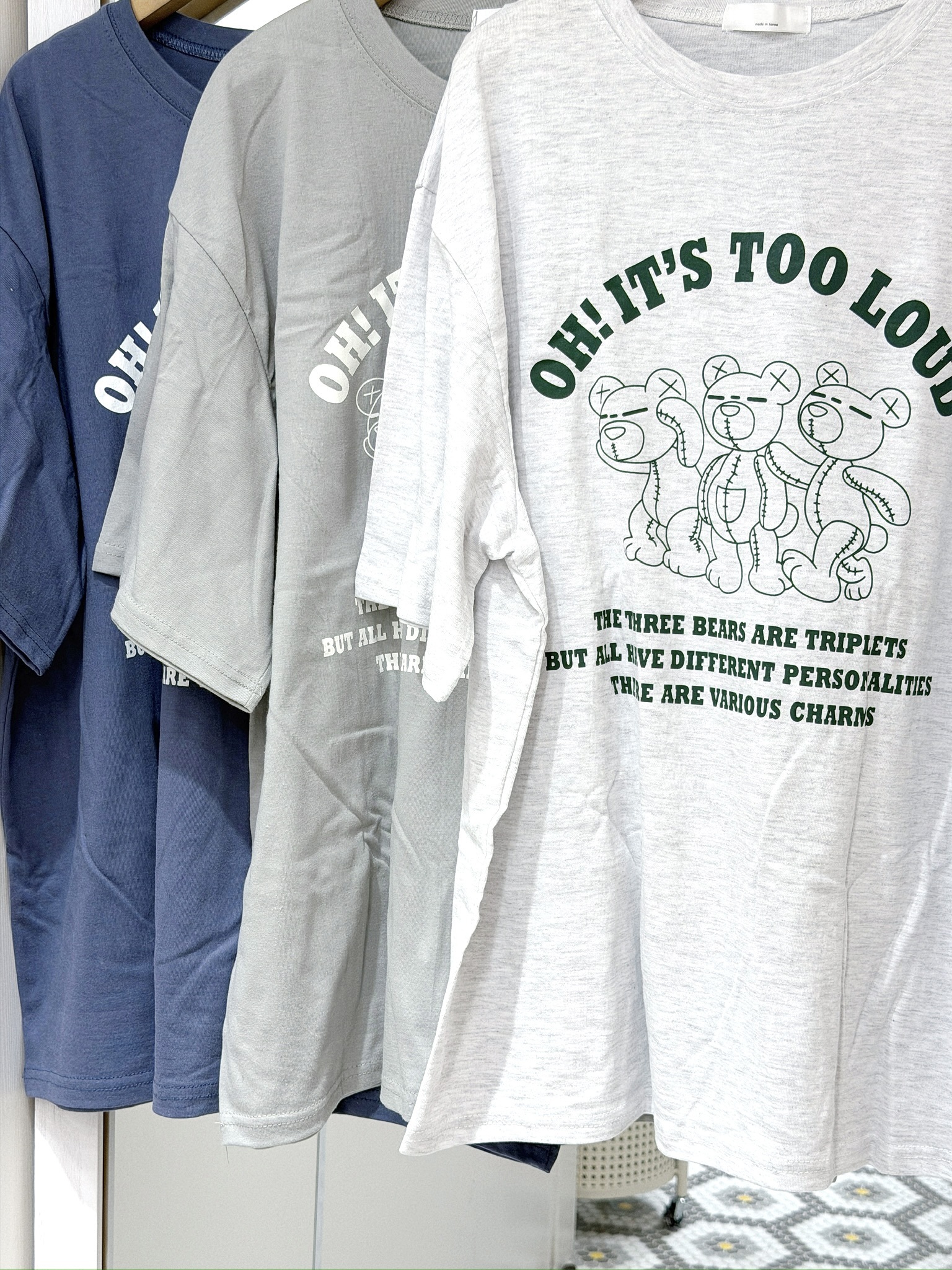 T1311｜3小玩具熊🧸 OH! IT'S TOO LOUD TEE