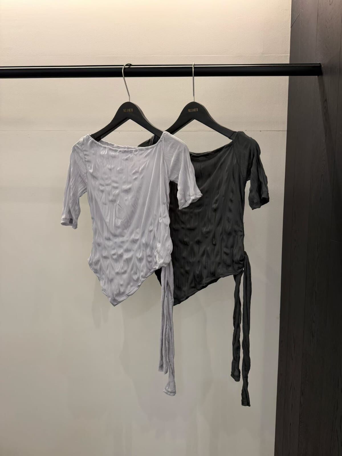 MR6042 一字領微皺感三角切上衣