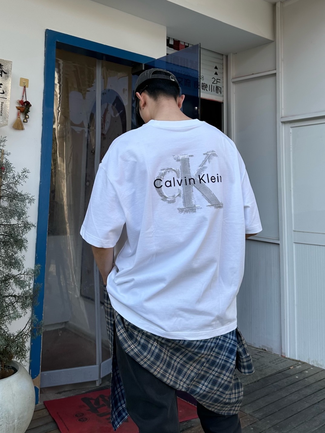 CALVIN KLEIN SS25 JEANS 浮雕 純棉 落肩短袖