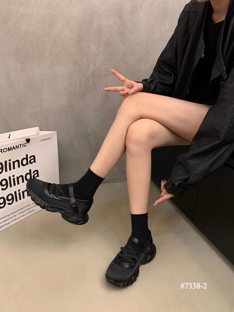 街頭感綁帶厚底休閒鞋(35-40)