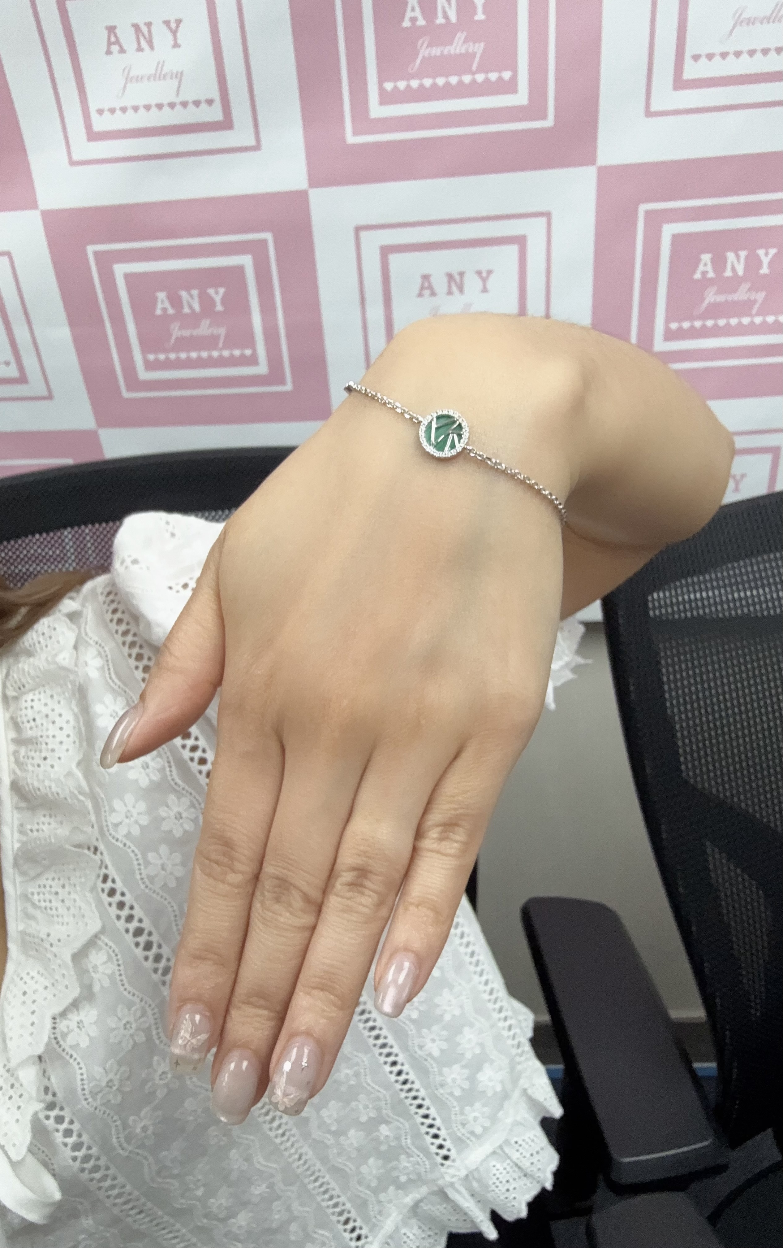 AQ39 B1946 綠色孔雀石 Traces of Light Bracelet（莫桑）$398