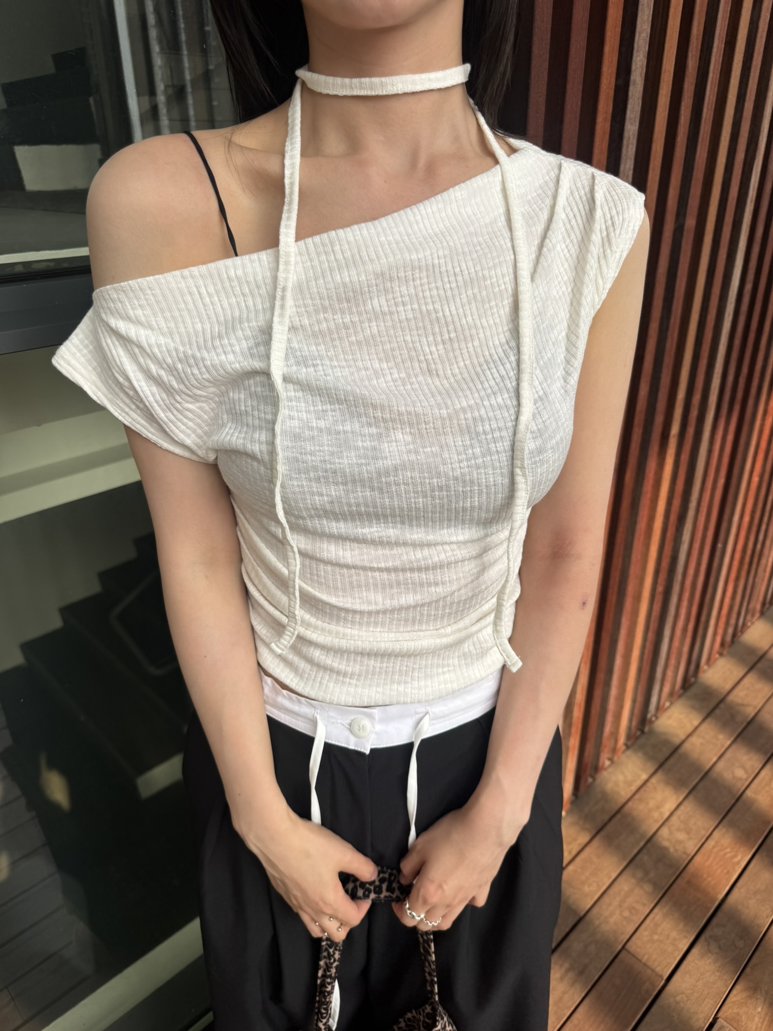 (再回歸88折🏆)掛帶直紋薄身露膊上衣 T0602 (白色/黑/淺綠)