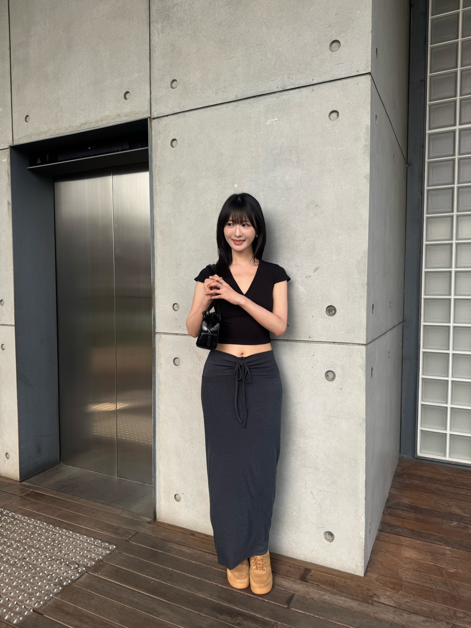 (新貨88折💓)顯瘦薄身棉質V領上衣 T260402(白/黑/灰)