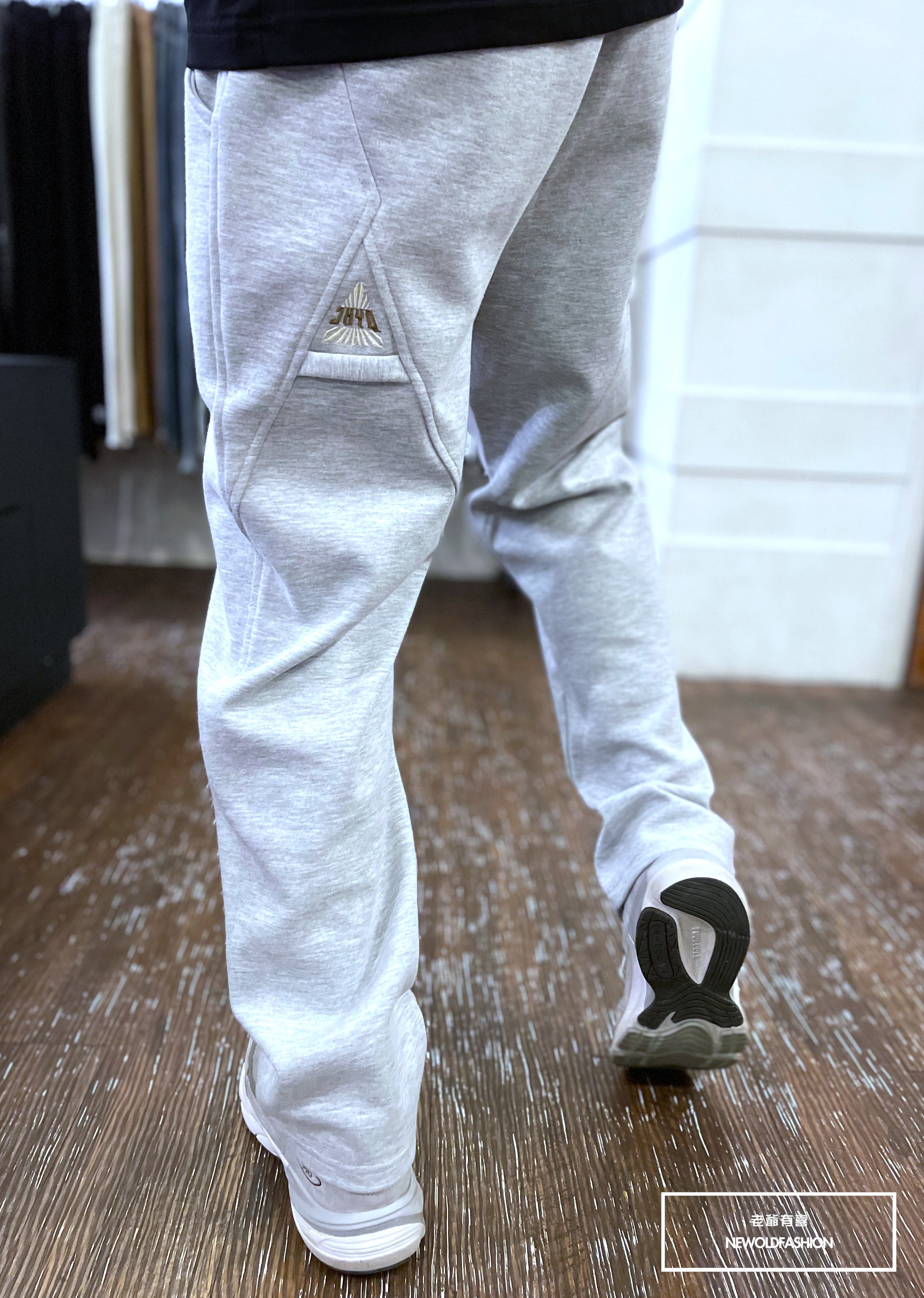 『官網限定』重磅J刺繡拼接棉寬褲(NOF260369817)-淺灰